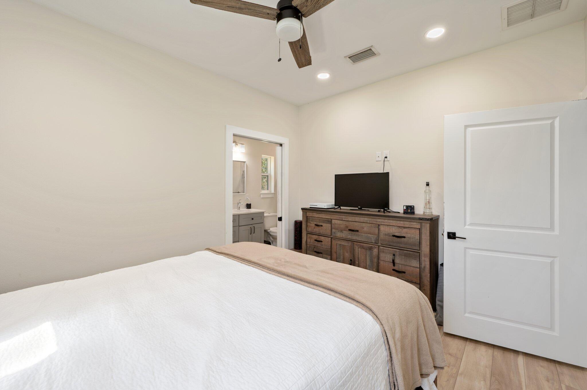 OAKWOOD LAKES ESTATES - Residential Lease