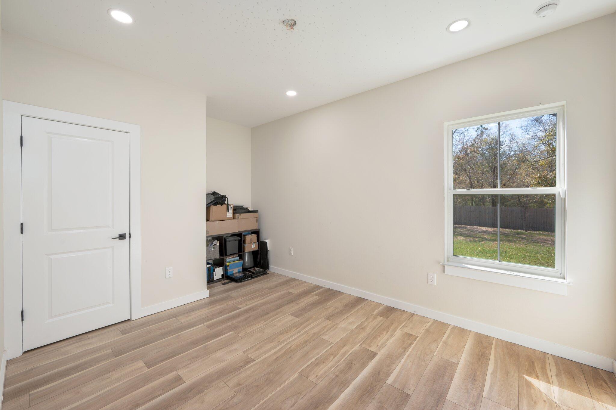 OAKWOOD LAKES ESTATES - Residential Lease