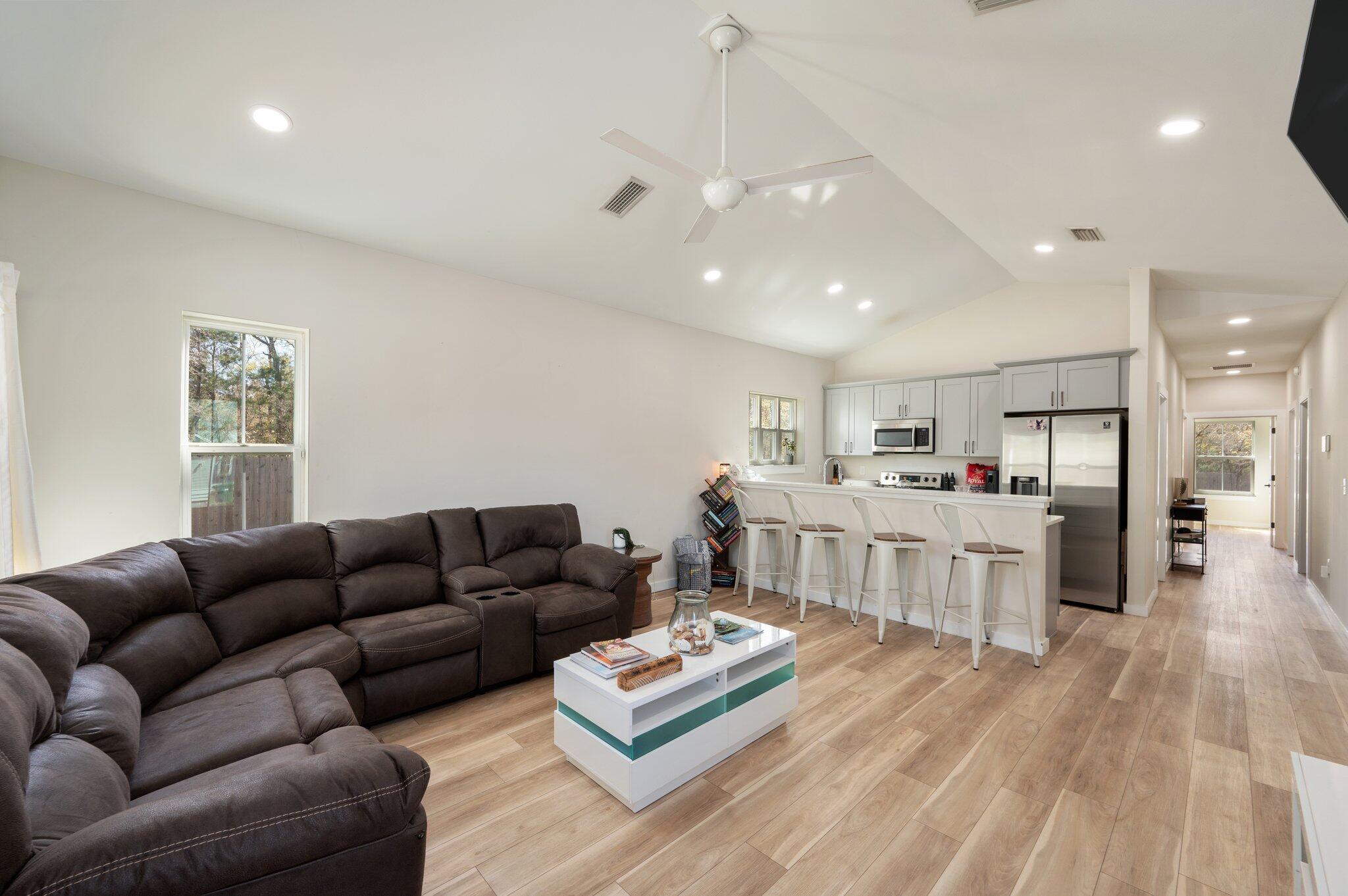 OAKWOOD LAKES ESTATES - Residential Lease