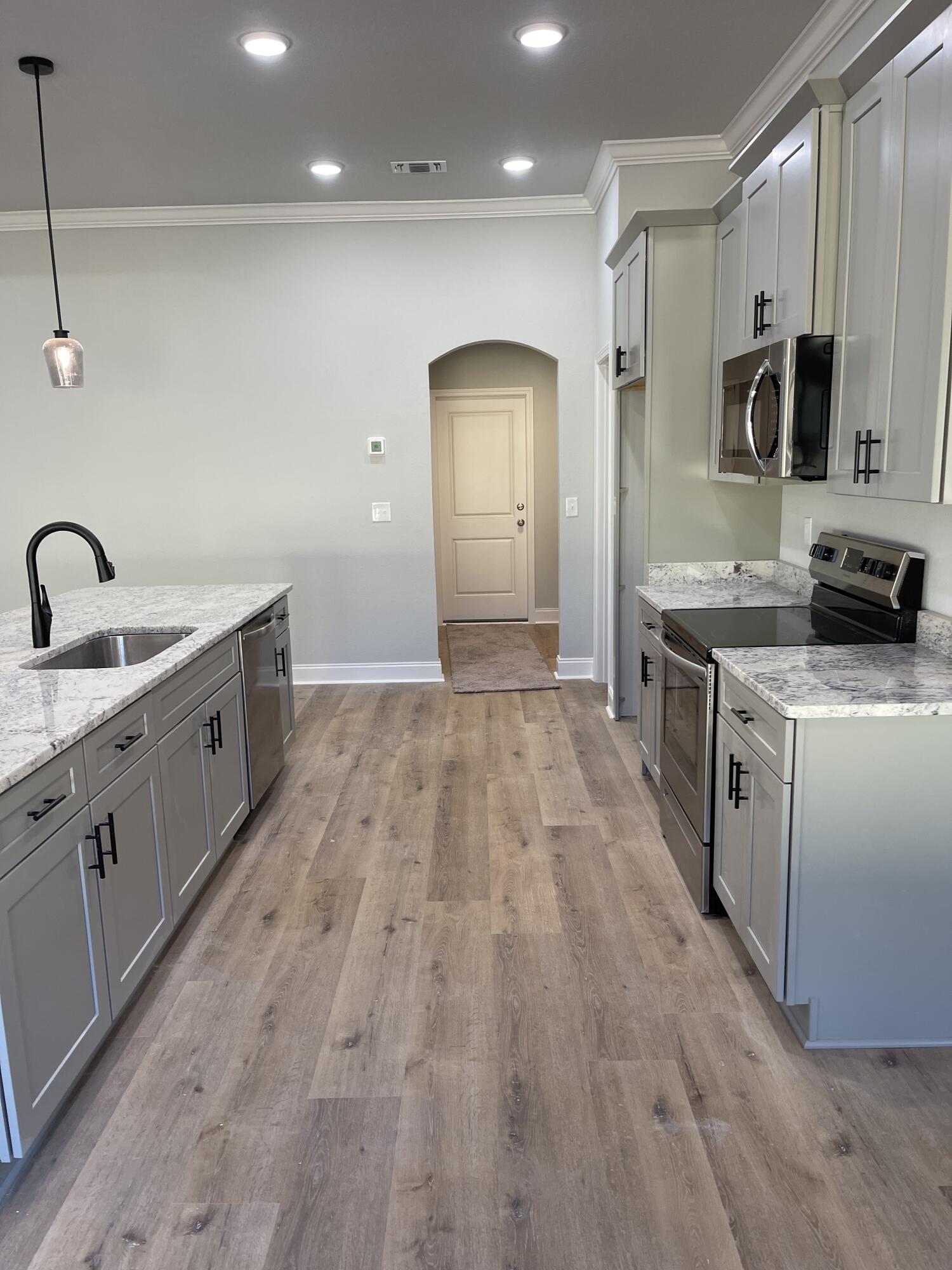 COMMODORE PARK - Residential