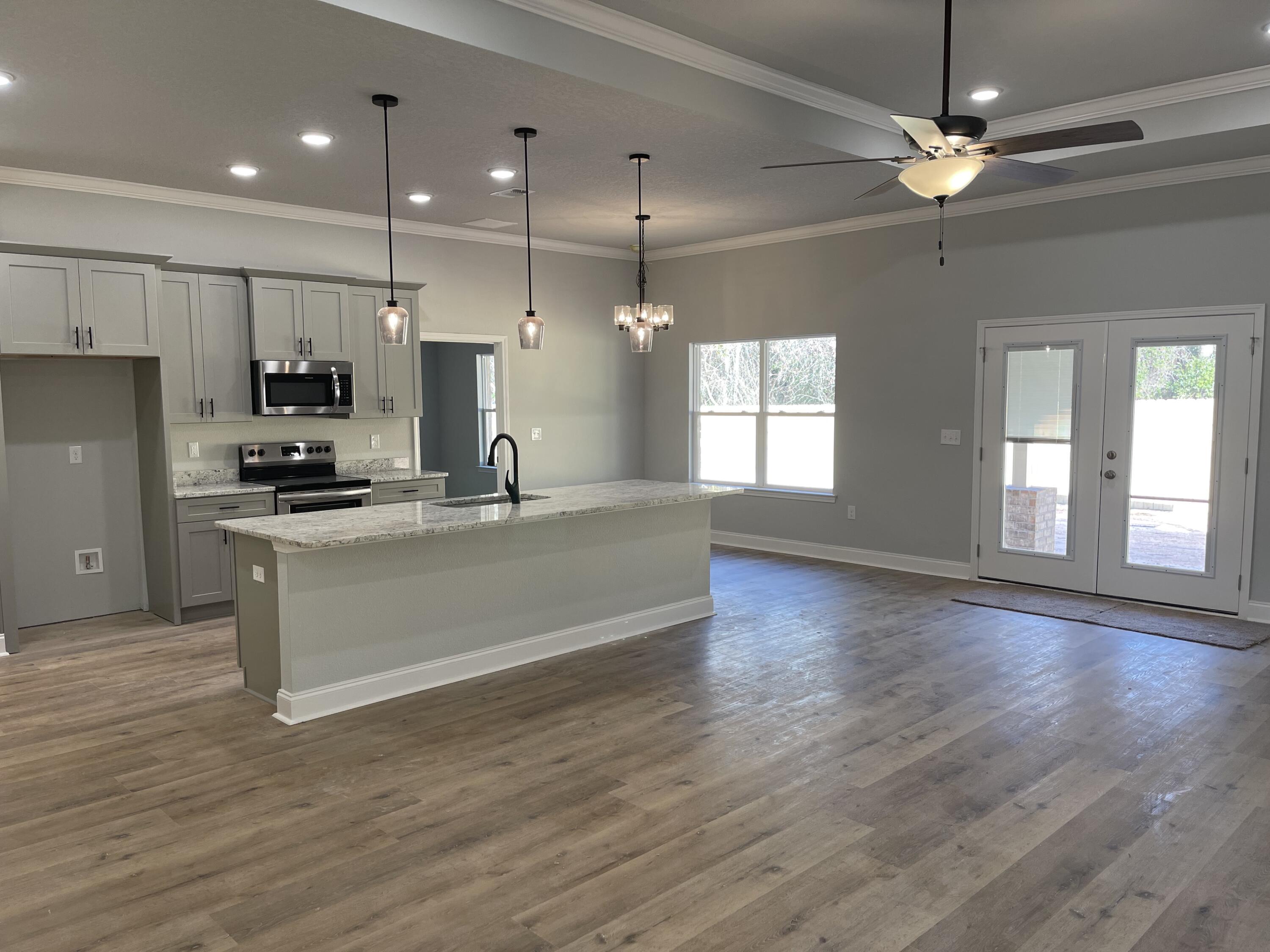 COMMODORE PARK - Residential