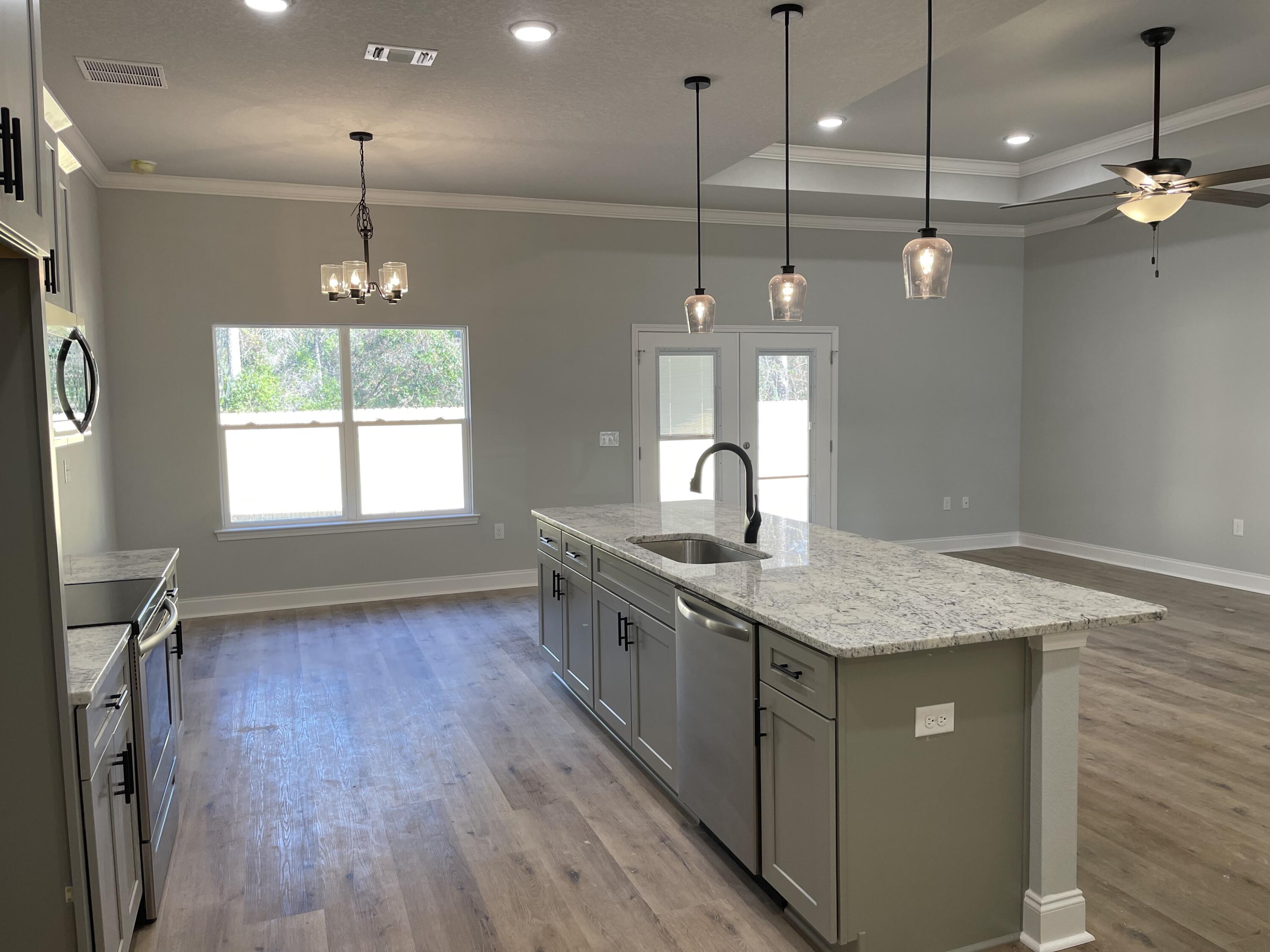 COMMODORE PARK - Residential