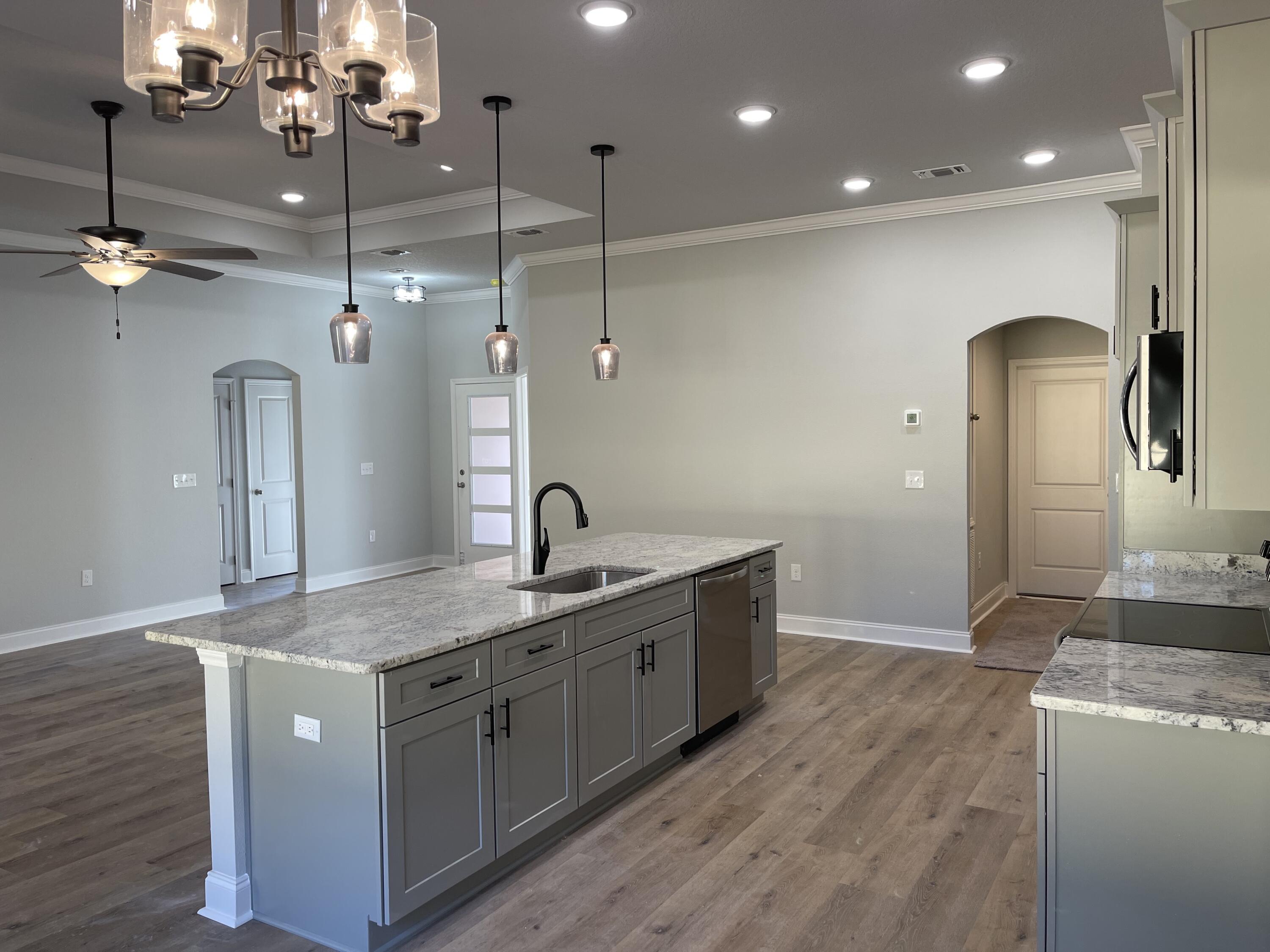 COMMODORE PARK - Residential