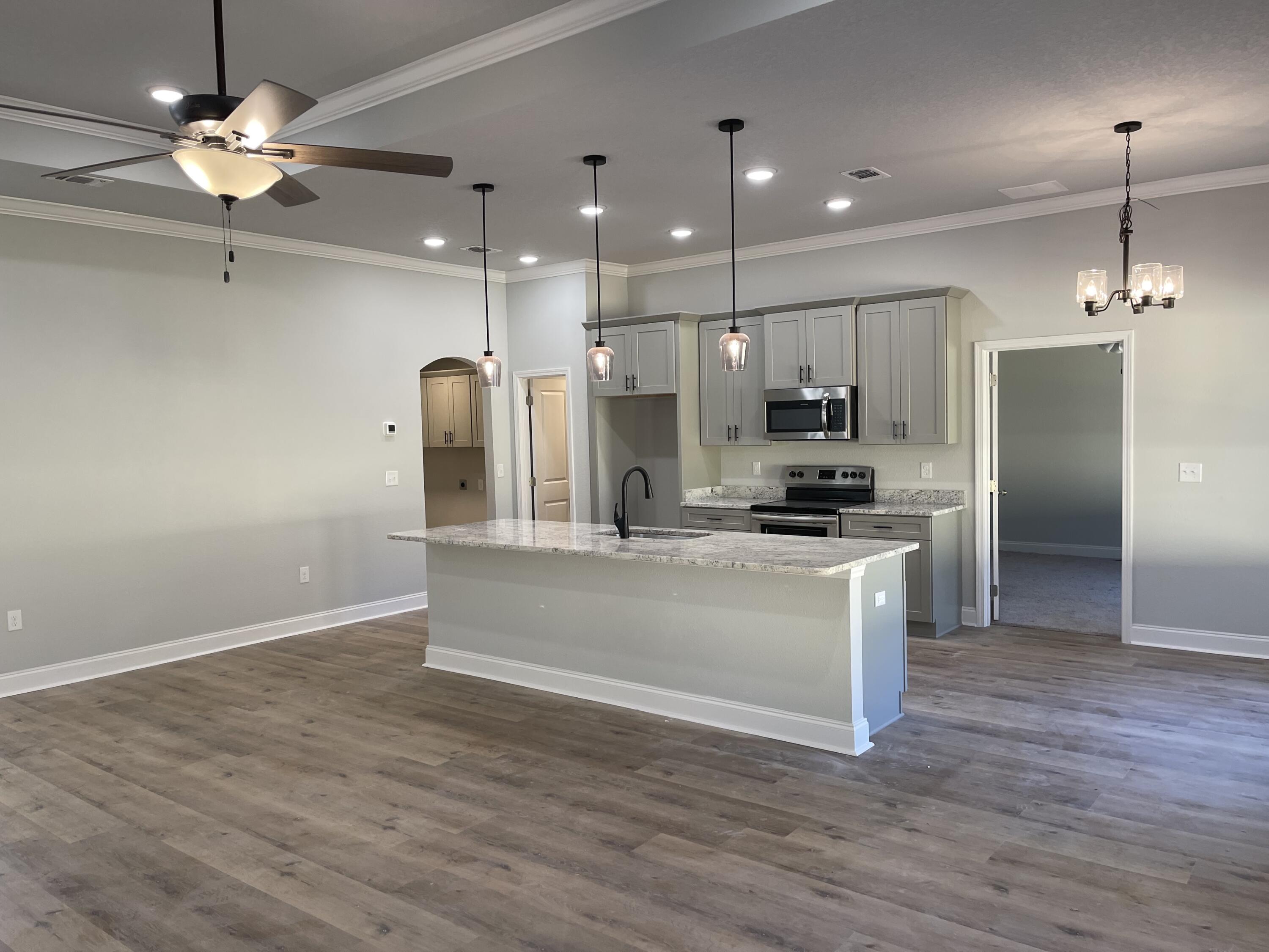 COMMODORE PARK - Residential