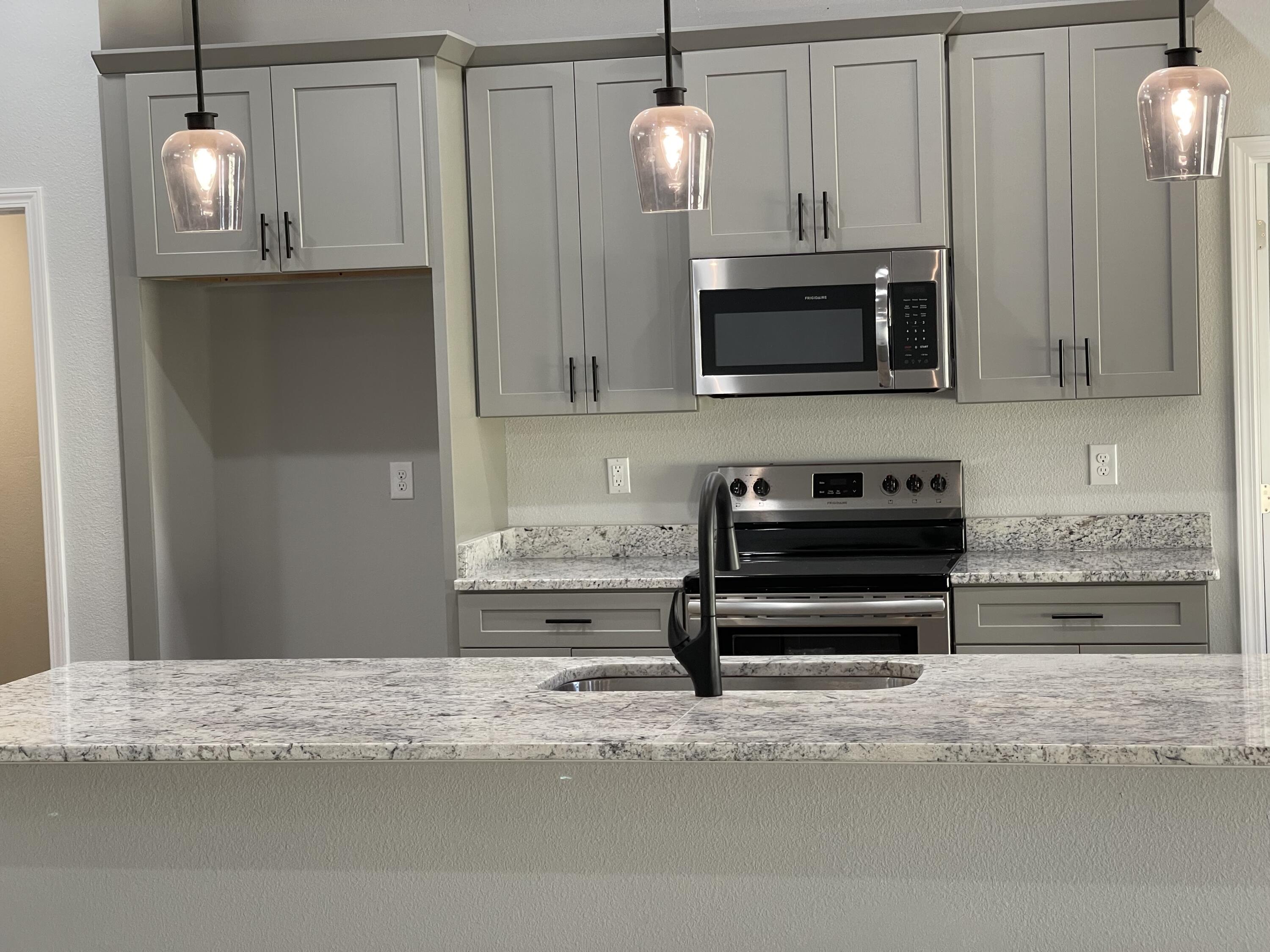 COMMODORE PARK - Residential