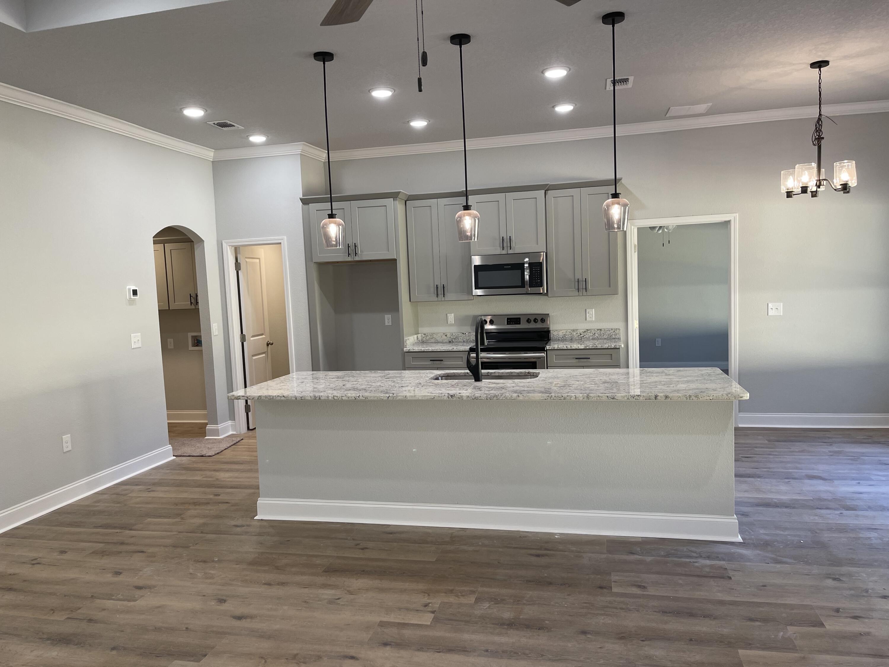 COMMODORE PARK - Residential