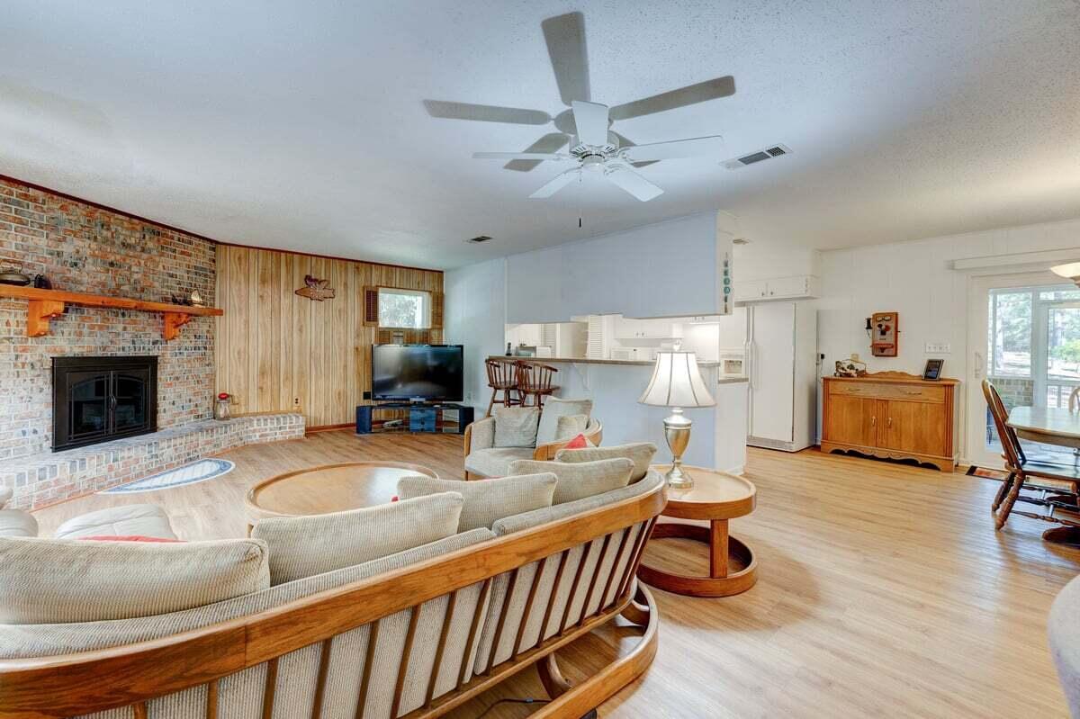 TEN LAKE ESTATES UNIT 1 - Residential