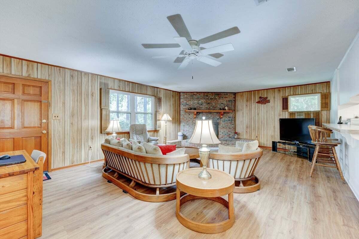 TEN LAKE ESTATES UNIT 1 - Residential