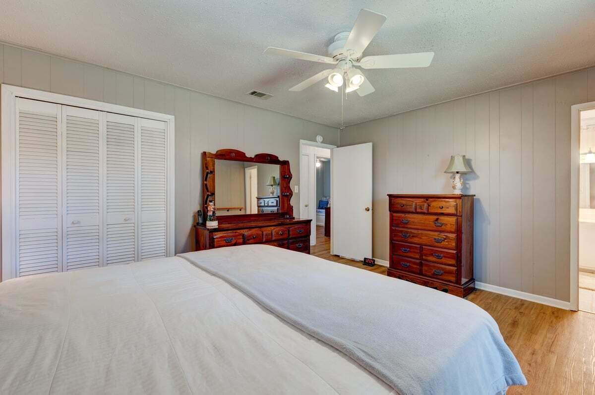 TEN LAKE ESTATES UNIT 1 - Residential