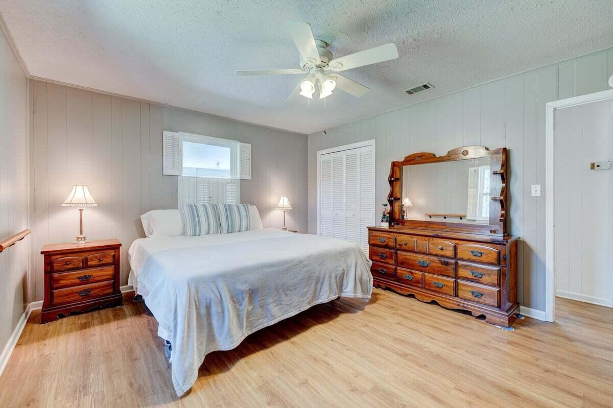 TEN LAKE ESTATES UNIT 1 - Residential