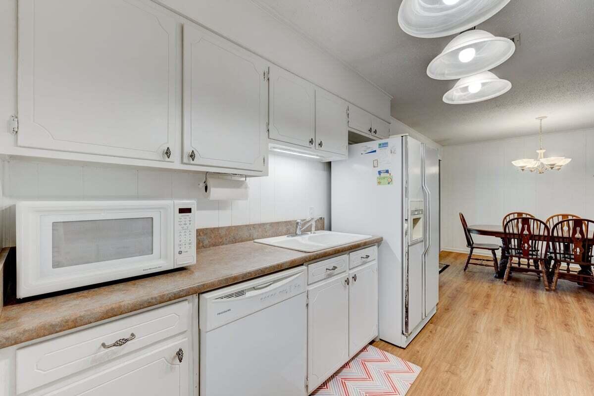 TEN LAKE ESTATES UNIT 1 - Residential