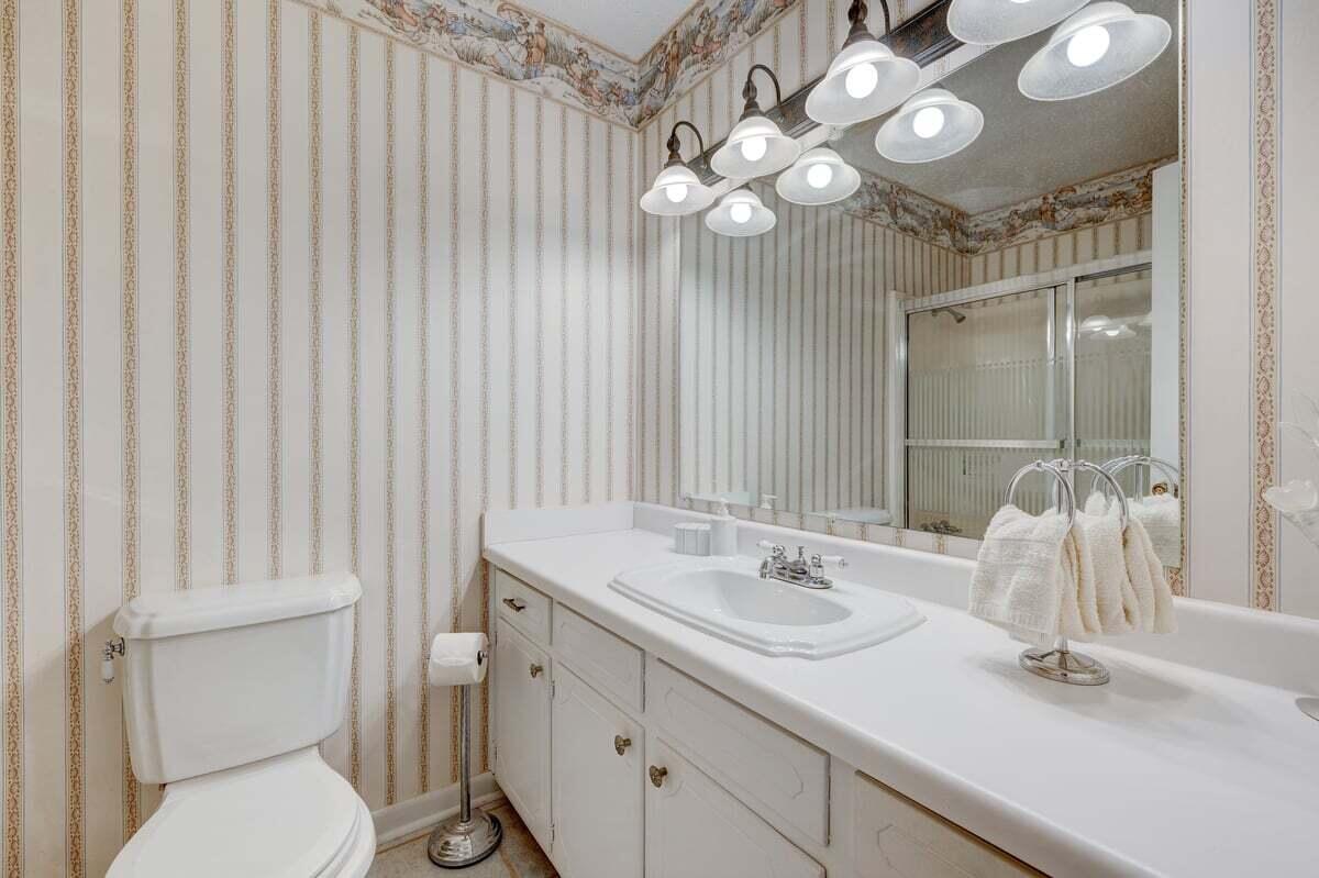 TEN LAKE ESTATES UNIT 1 - Residential