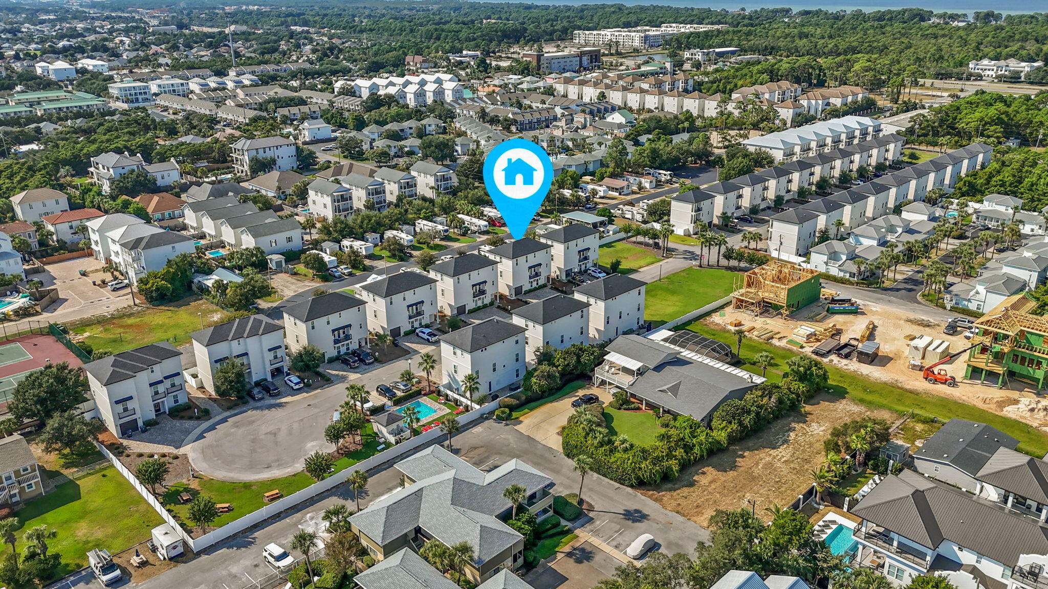 HIDDEN PALMS - Residential