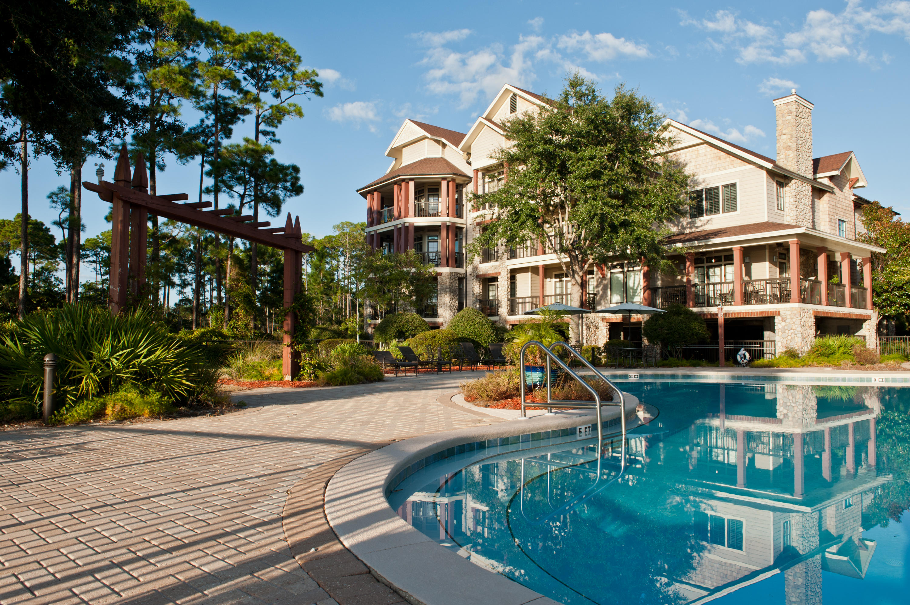 WILD HERON LAKESIDE LODGE - Residential