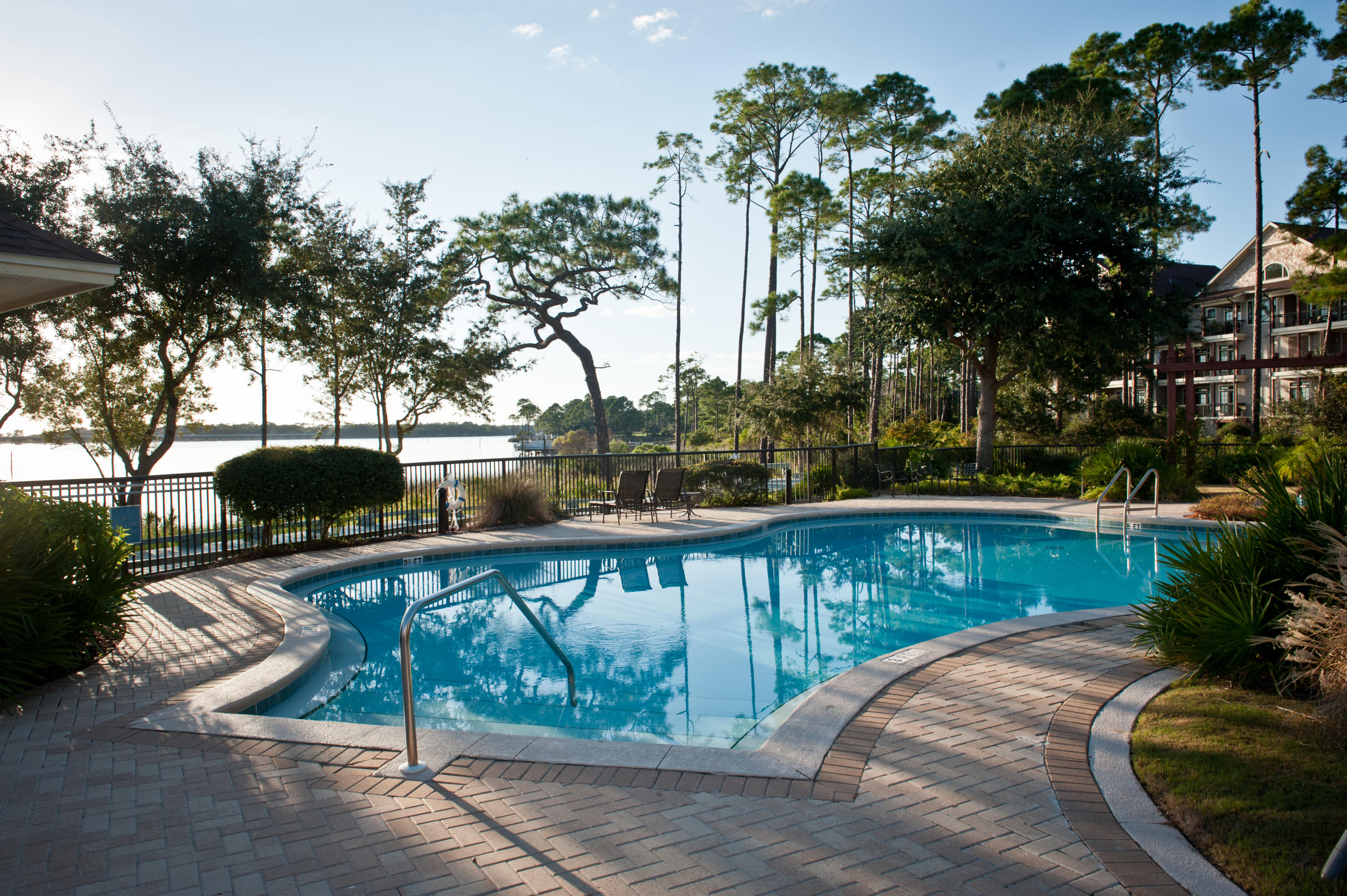 WILD HERON LAKESIDE LODGE - Residential