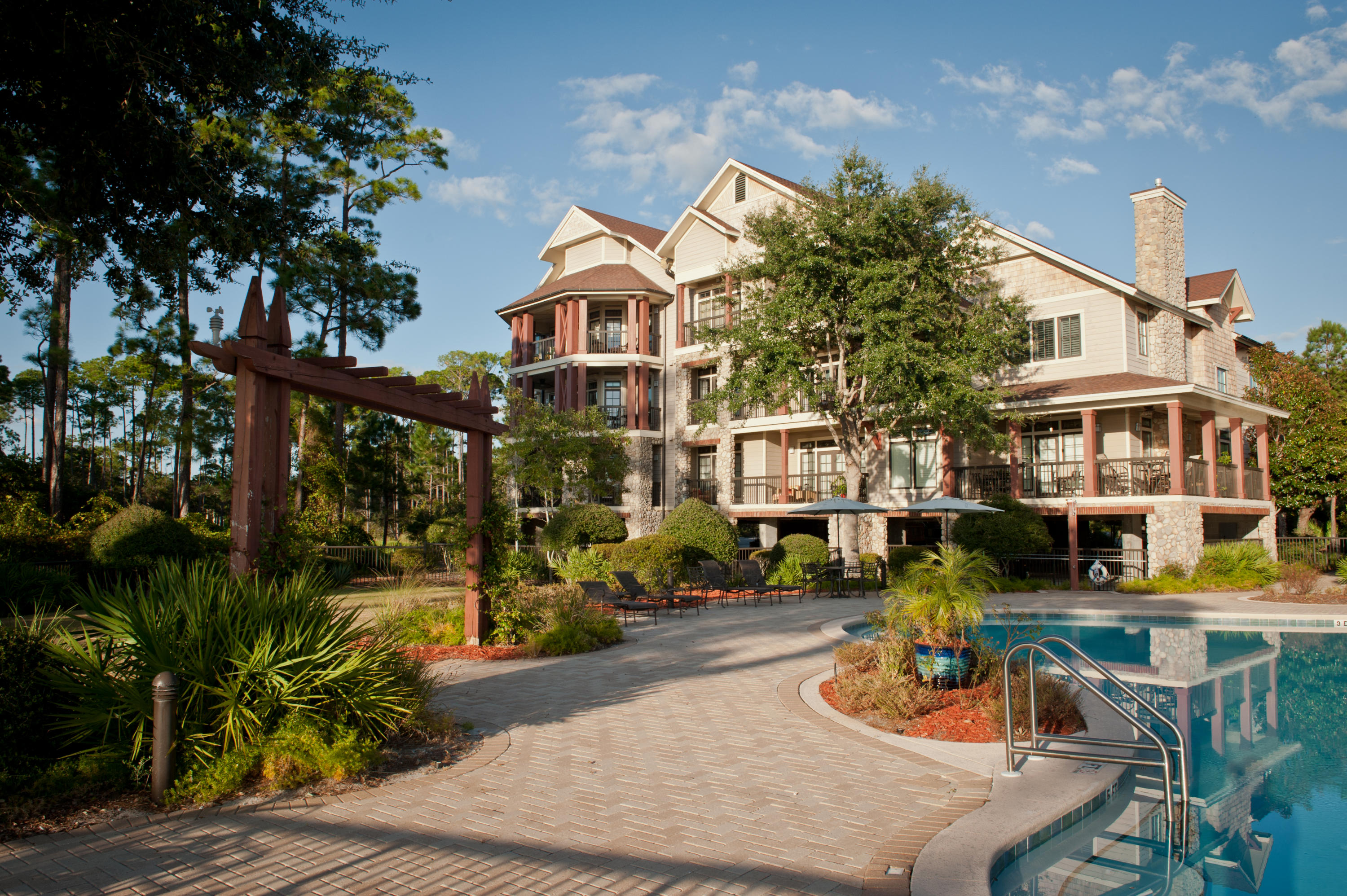 WILD HERON LAKESIDE LODGE - Residential