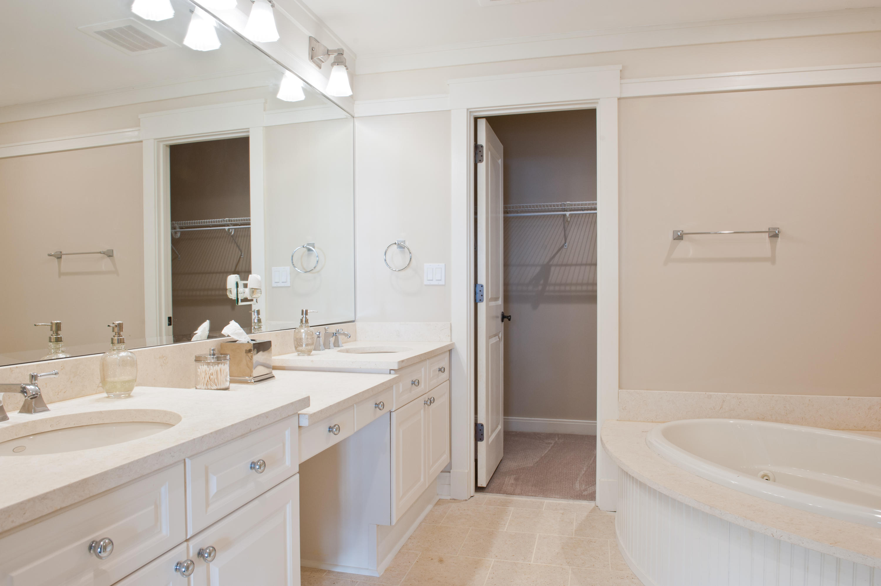 WILD HERON LAKESIDE LODGE - Residential