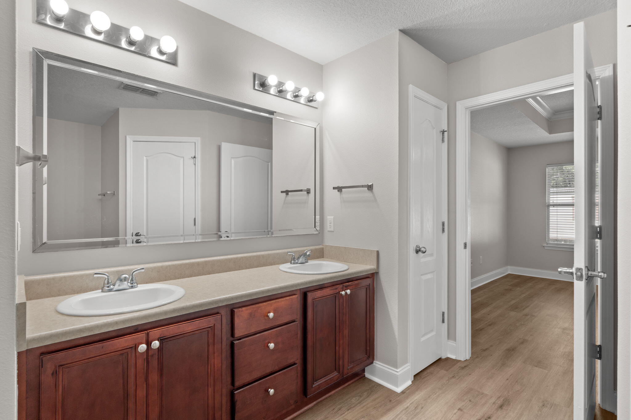 HARVELLS CROSSING - Residential