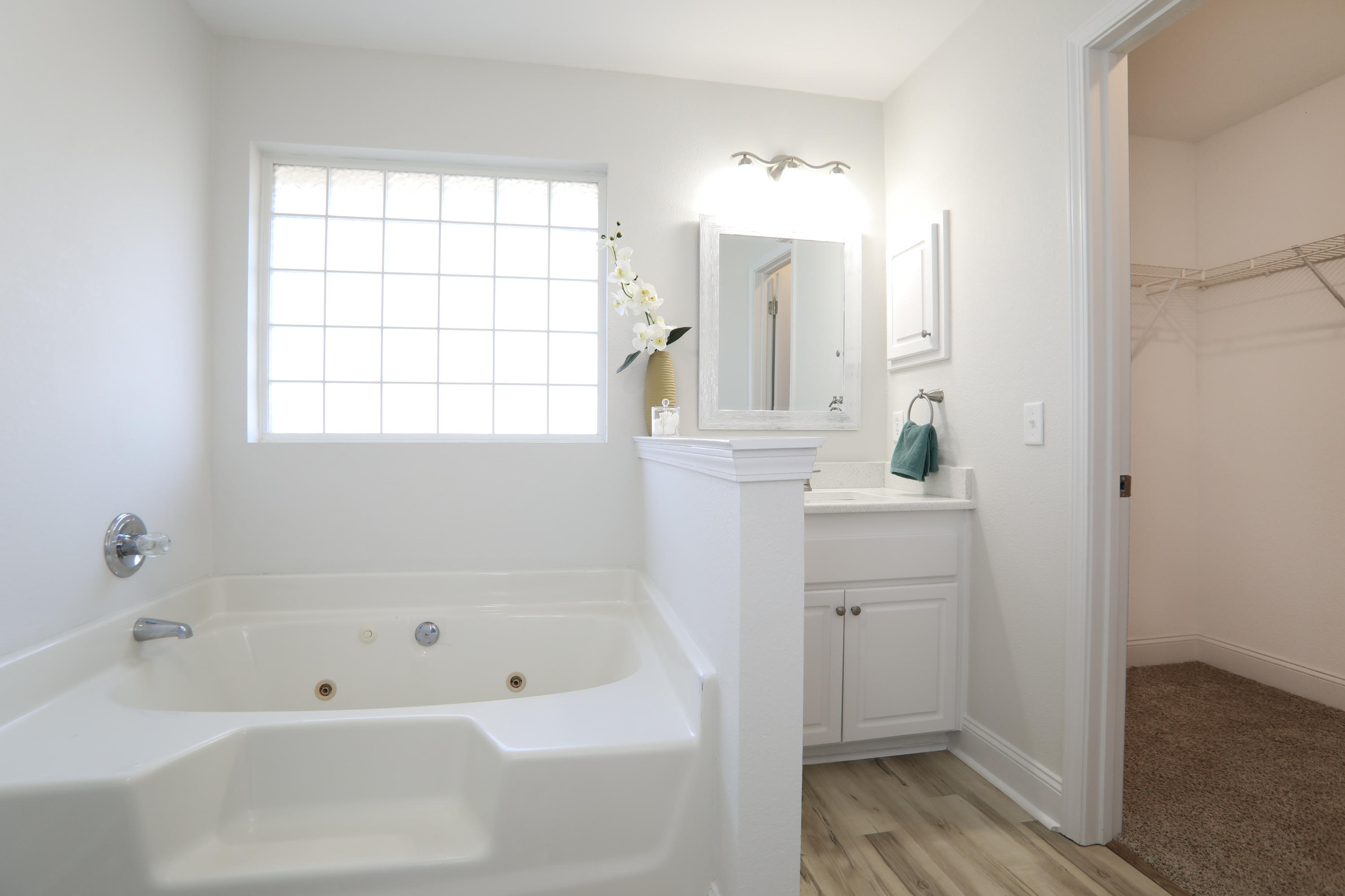 HOLLEY BY THE SEA - Residential