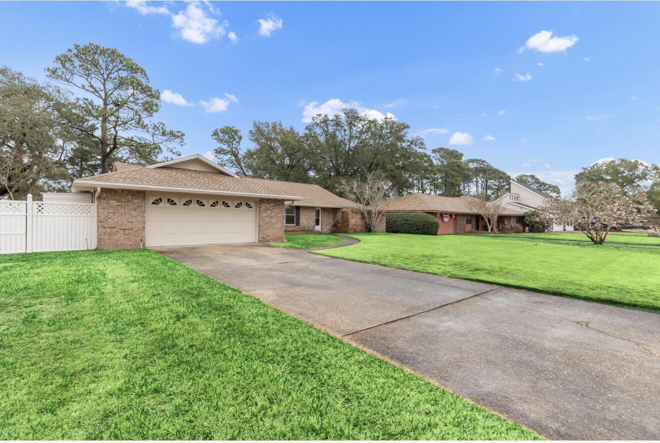 LAKE LORRAINE ESTATES - Residential