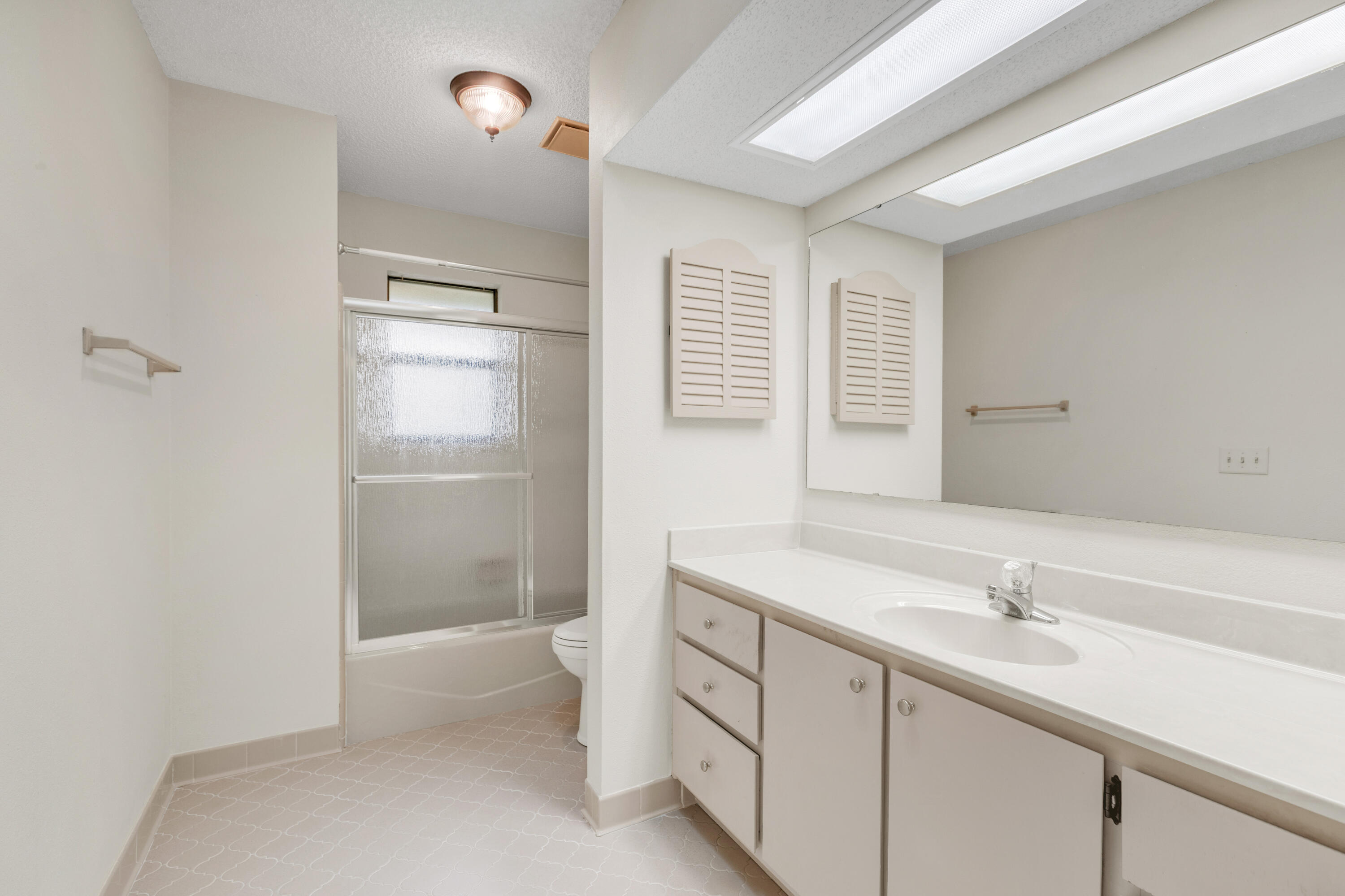 LAKE LORRAINE ESTATES - Residential