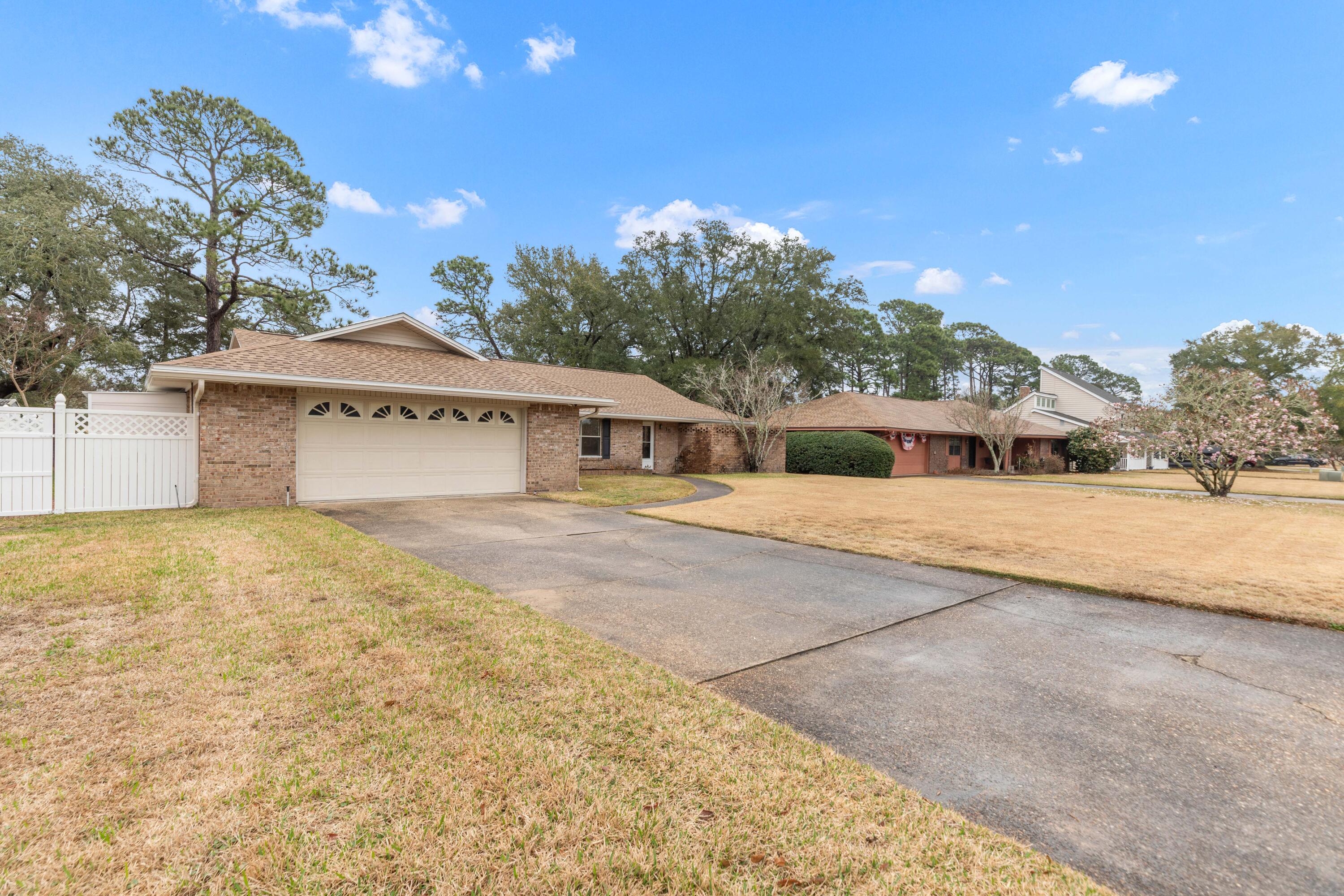 LAKE LORRAINE ESTATES - Residential