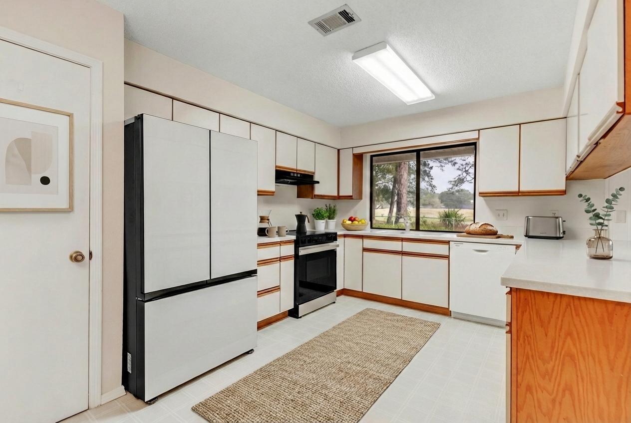 LAKE LORRAINE ESTATES - Residential