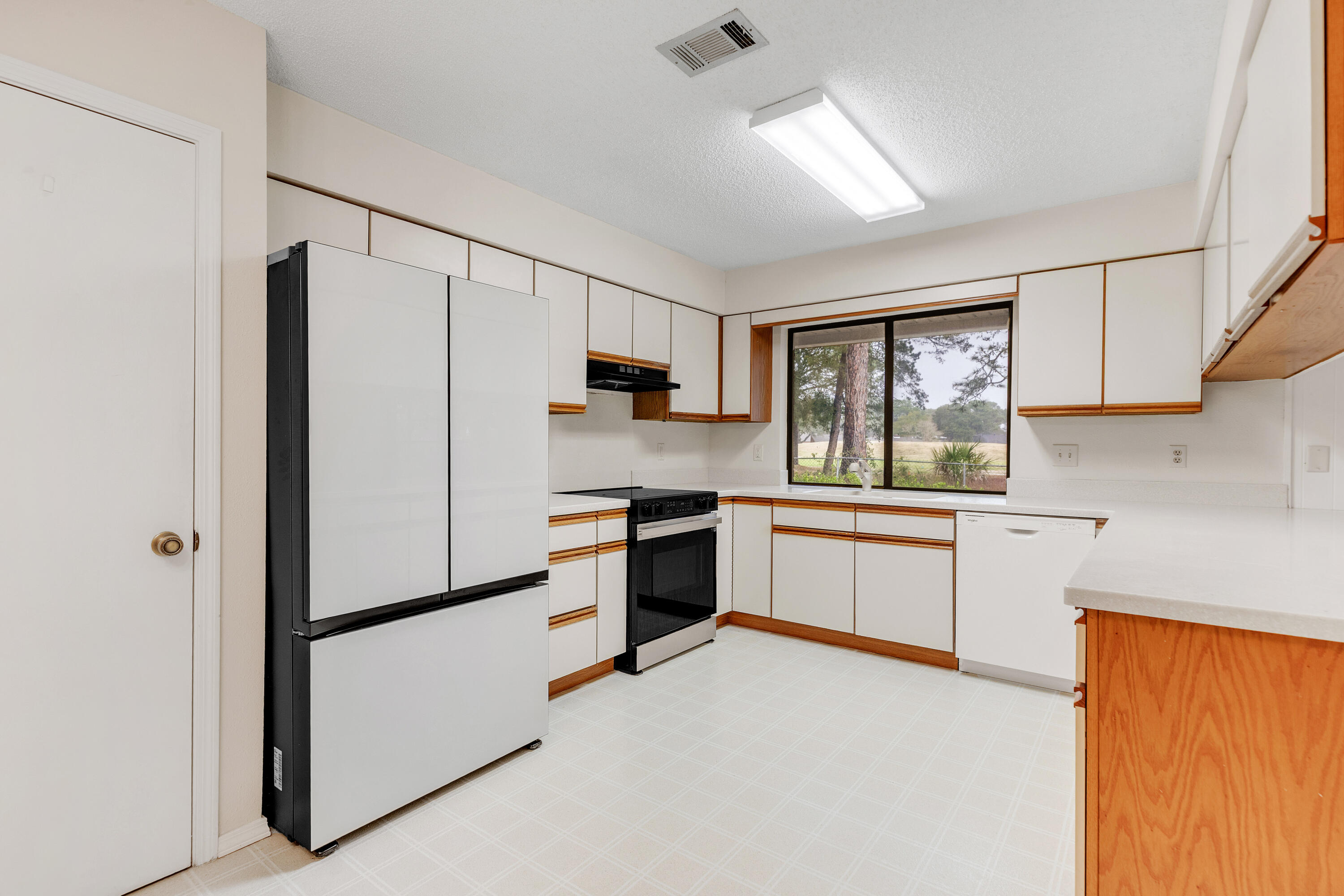 LAKE LORRAINE ESTATES - Residential