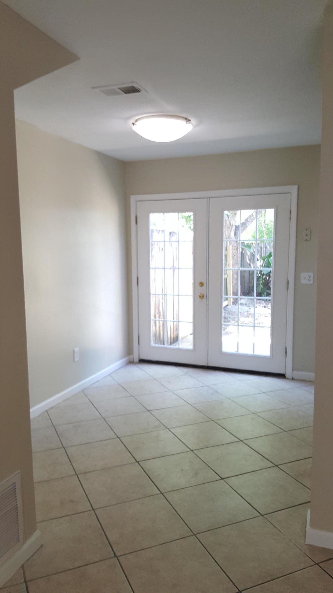 INDIAN HILLS - Residential Lease