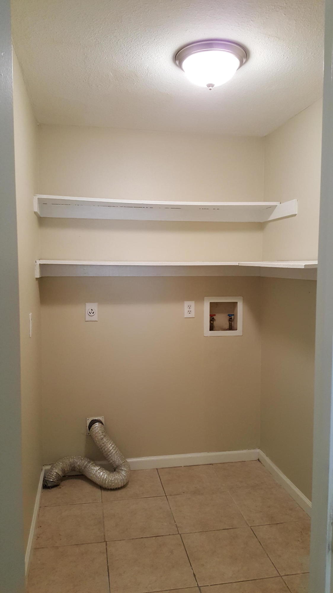 INDIAN HILLS - Residential Lease