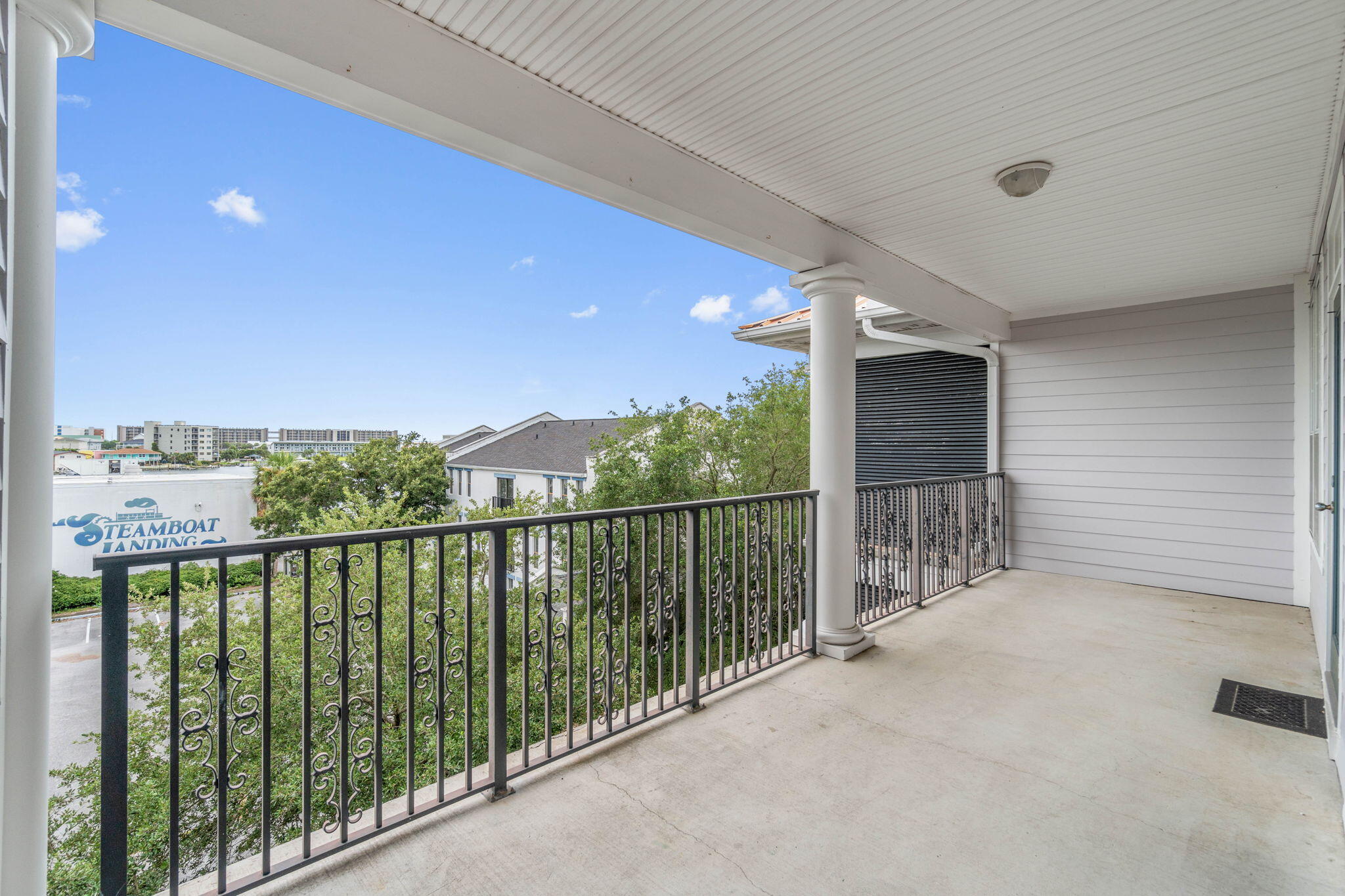 FRENCH QUARTERS - Residential Lease