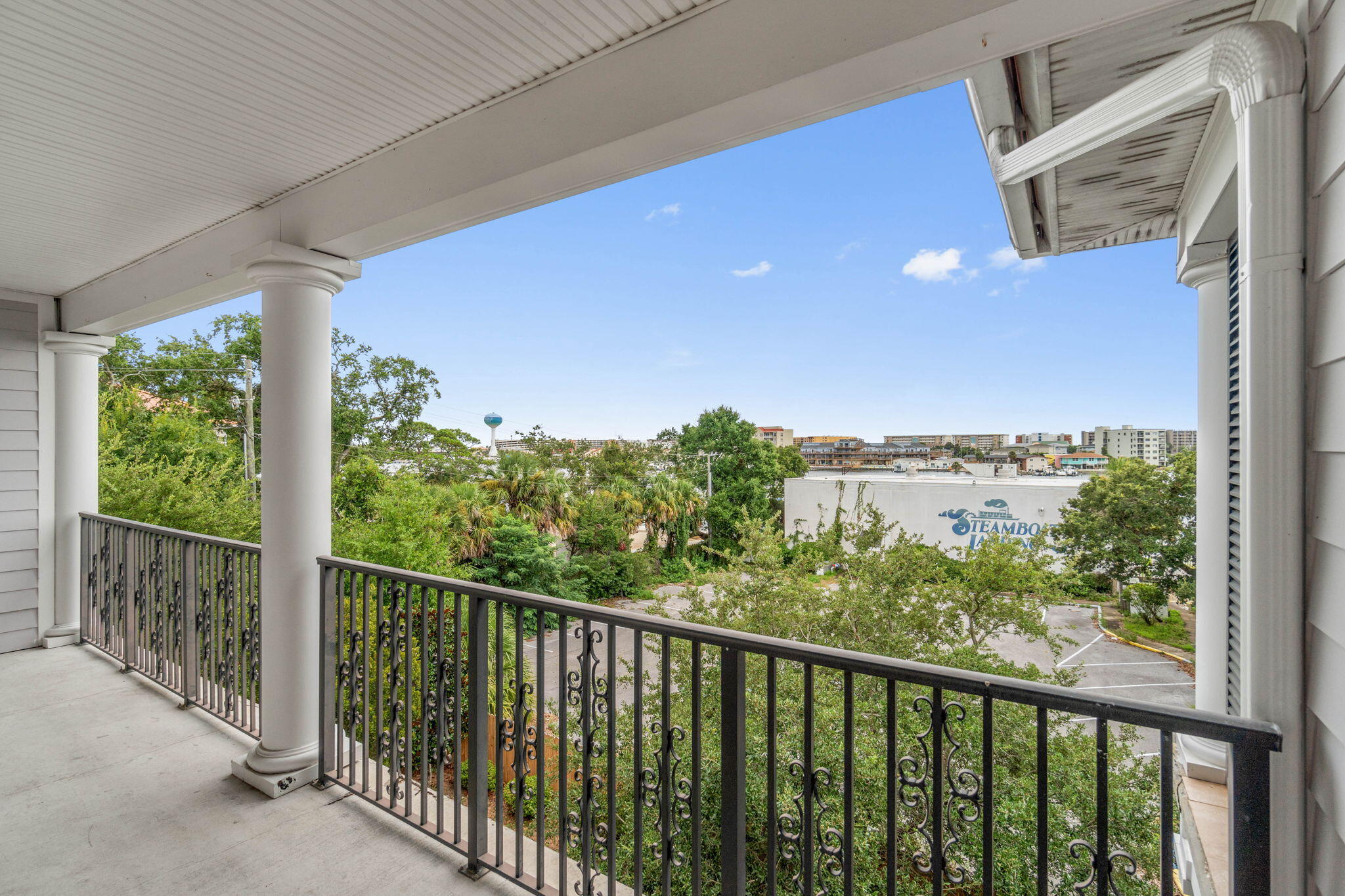 FRENCH QUARTERS - Residential Lease