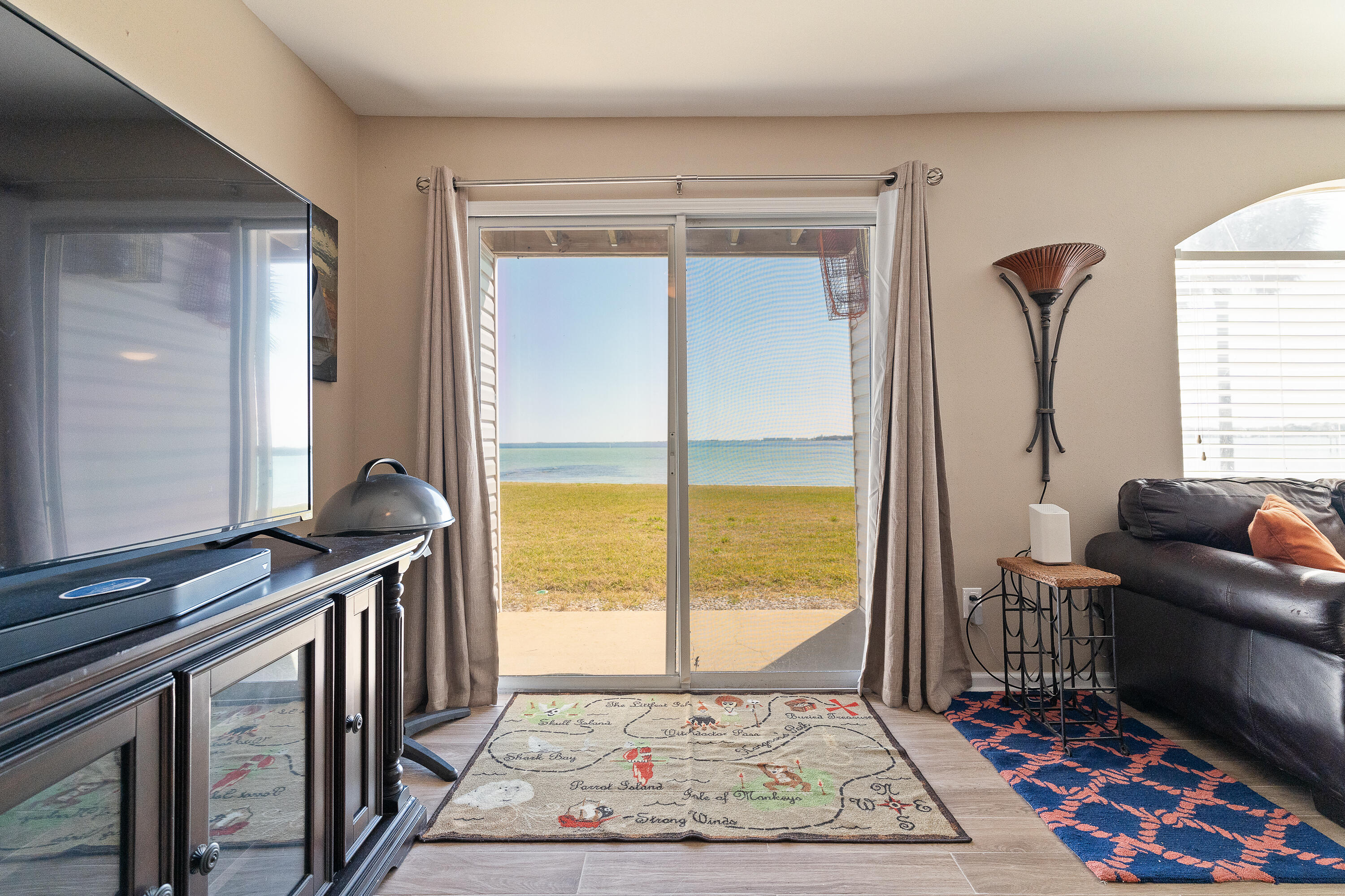 FINISTERRA CONDO - Residential