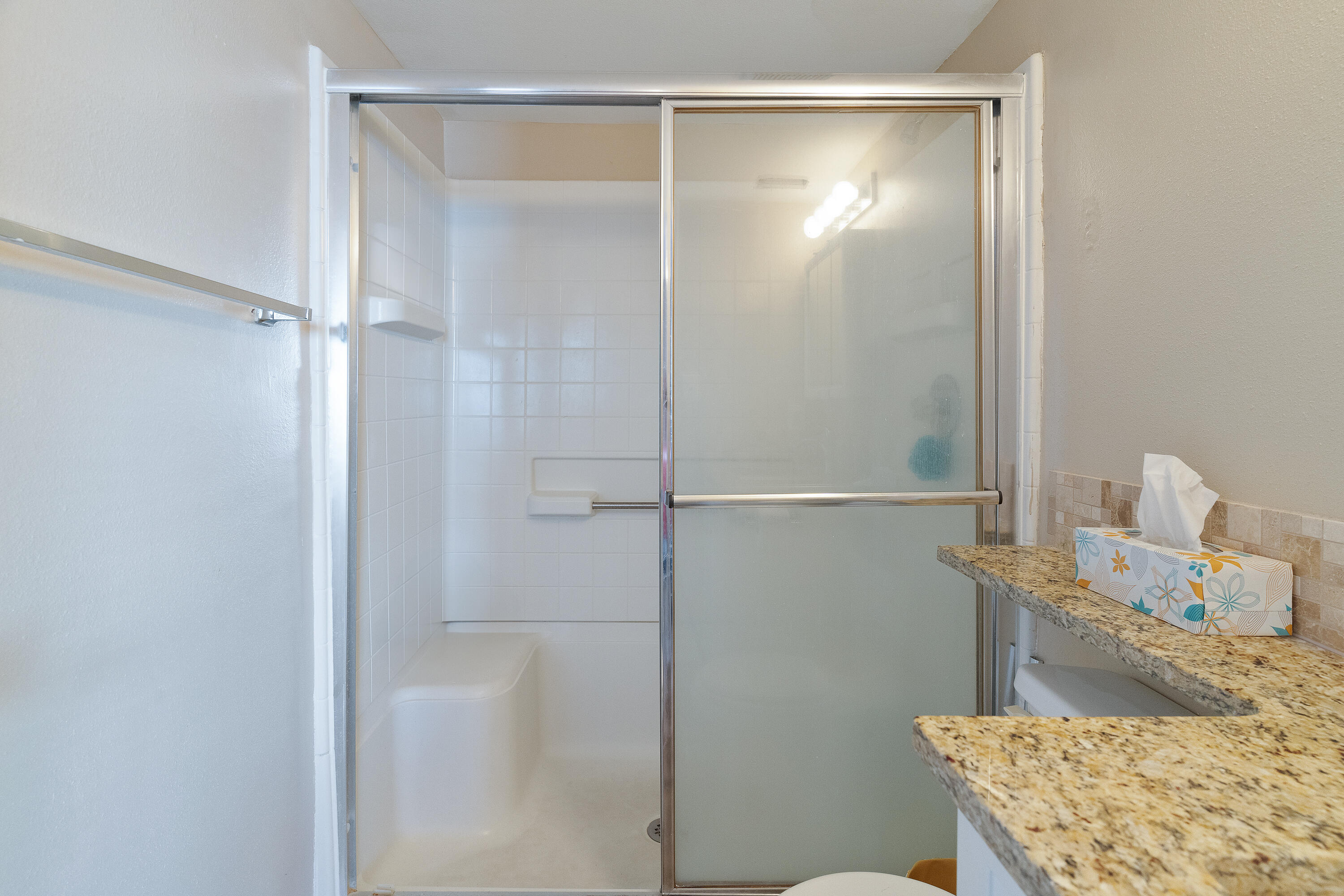 FINISTERRA CONDO - Residential