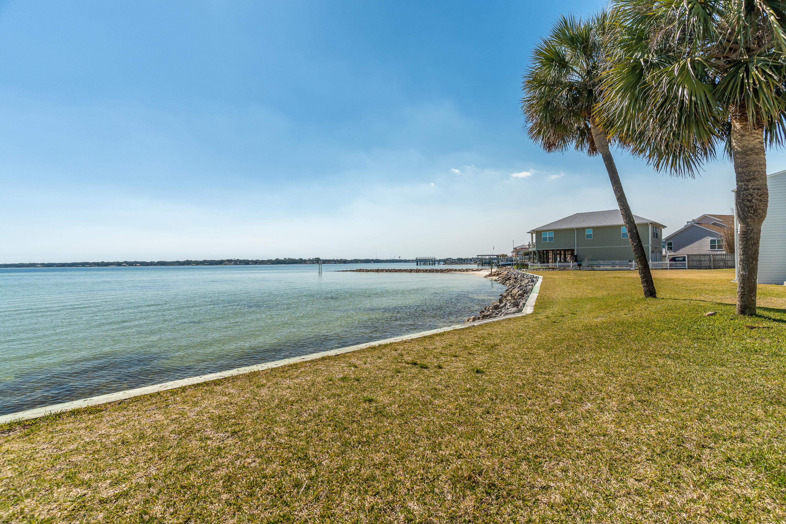 FINISTERRA CONDO - Residential