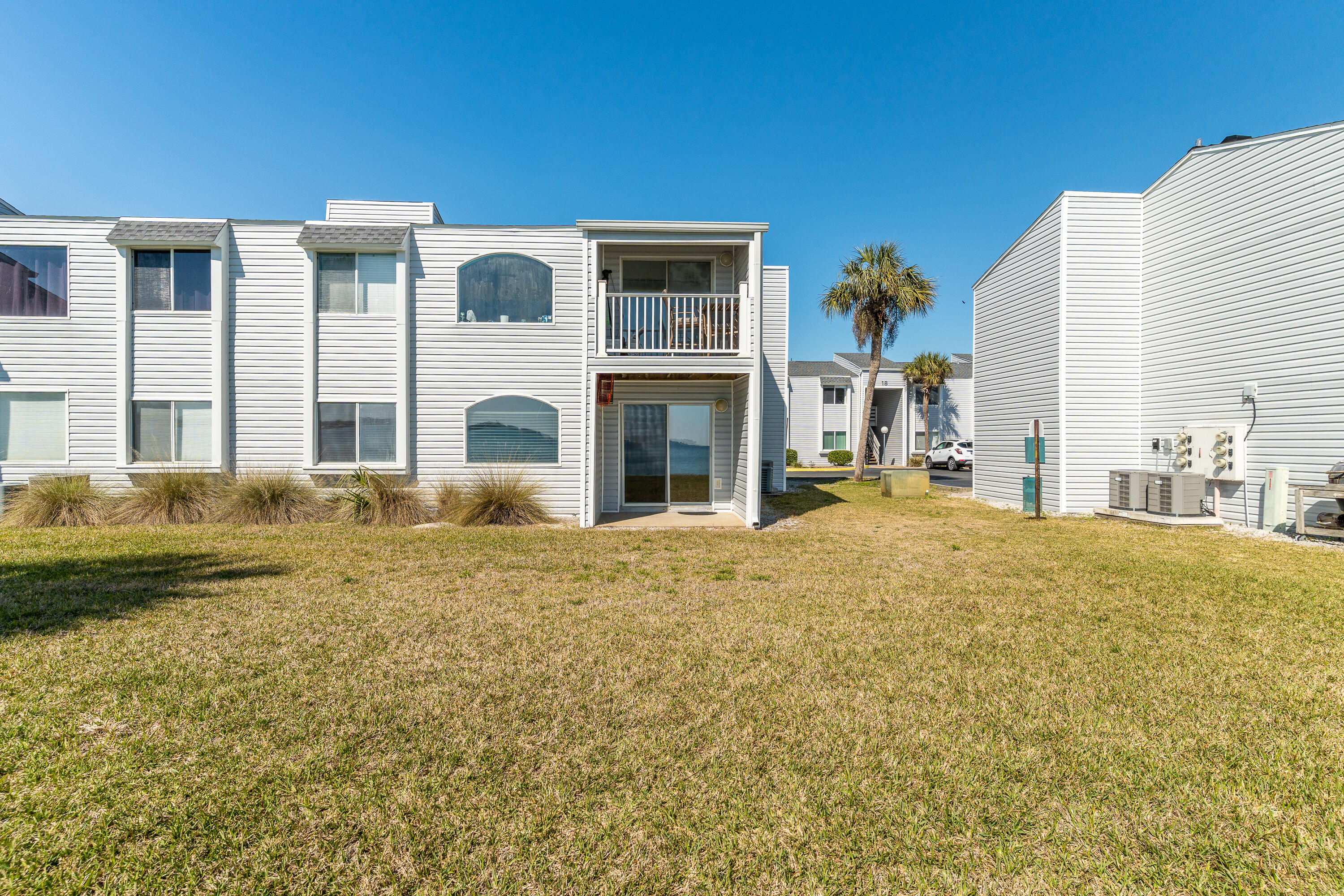 FINISTERRA CONDO - Residential