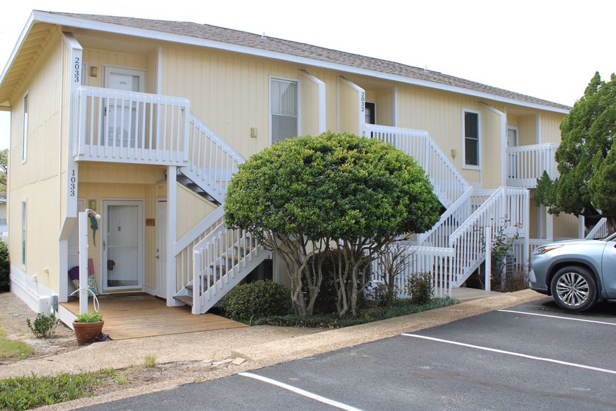 Charming 1-Bedroom Condo with Golf Course & Canal Views in Sandpiper Cove, DestinWelcome to Sandpiper Cove, a beautifully landscaped 43-acre gated community in the heart of Destin offering canal, harbor, and beach access.This second-floor 1-bedroom condo overlooks the lush greens of the golf course and tranquil canal waters. Well-maintained and currently part of the Sandpiper Cove Rental Program, this unit offers a fantastic opportunity for personal enjoyment or investment income.Enjoy resort-style amenities, including:9-hole par-3 golf course3 tennis courts & 8 pickleball courtsShuffleboard & bocce ball5 sparkling pools (2 heated during winter) & 3 hot spas1,100 feet of private beachfront with seasonal snack bar and beach chair service
