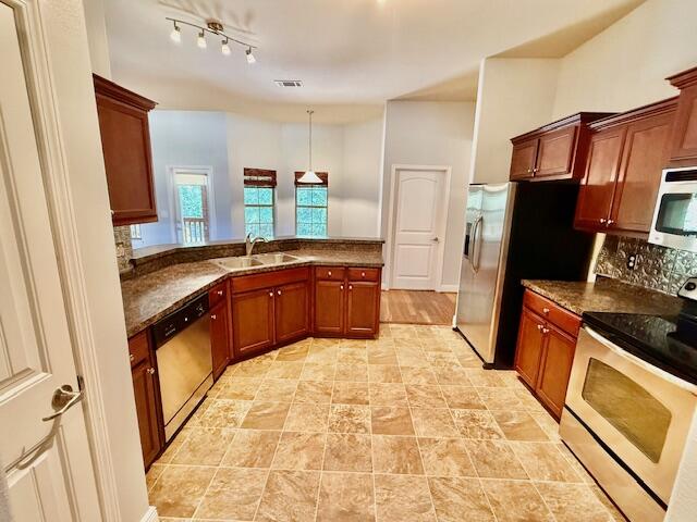 ALICIA PLACE - Residential Lease