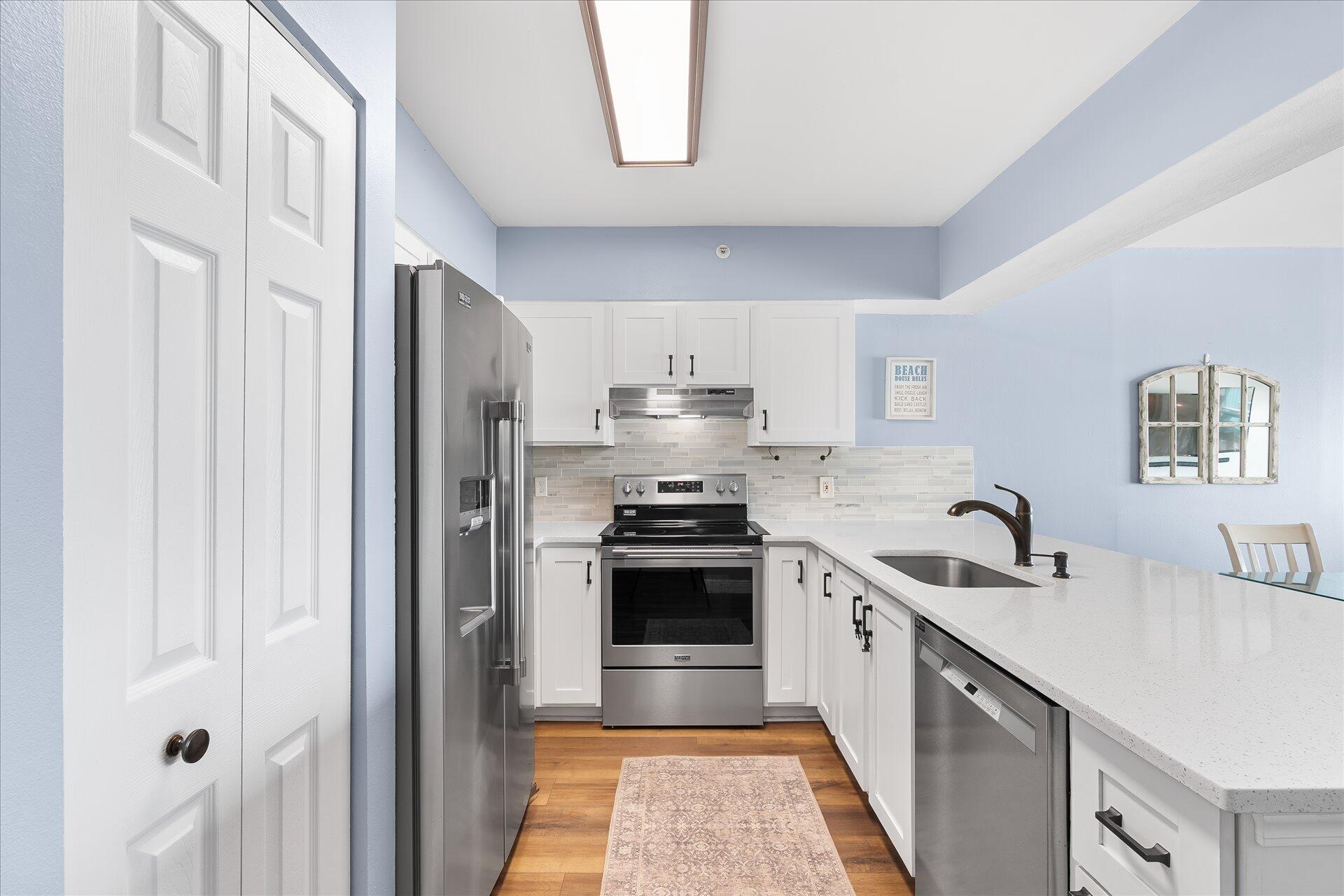 Emerald  Towers west condo - Residential