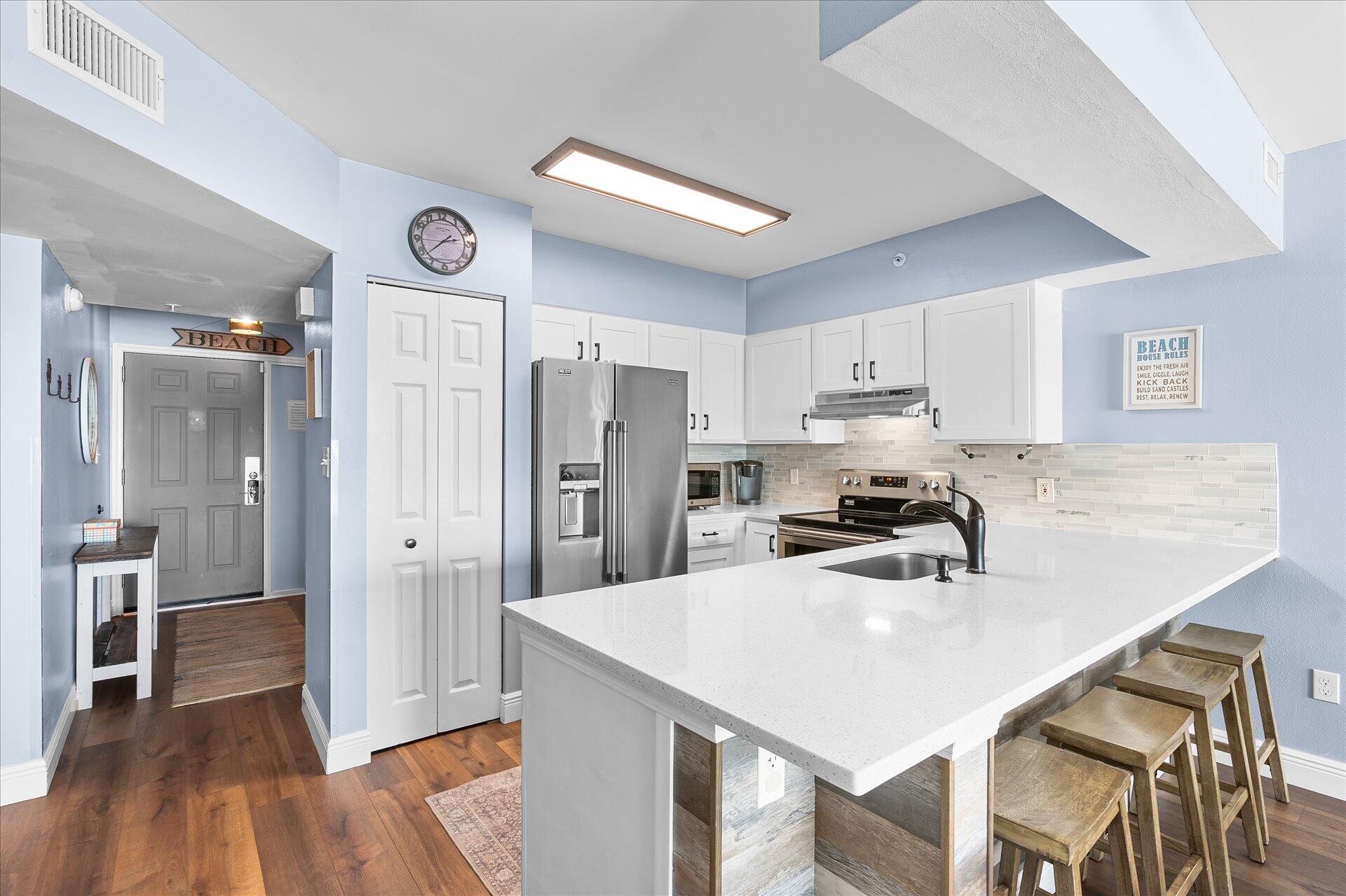 Emerald  Towers west condo - Residential