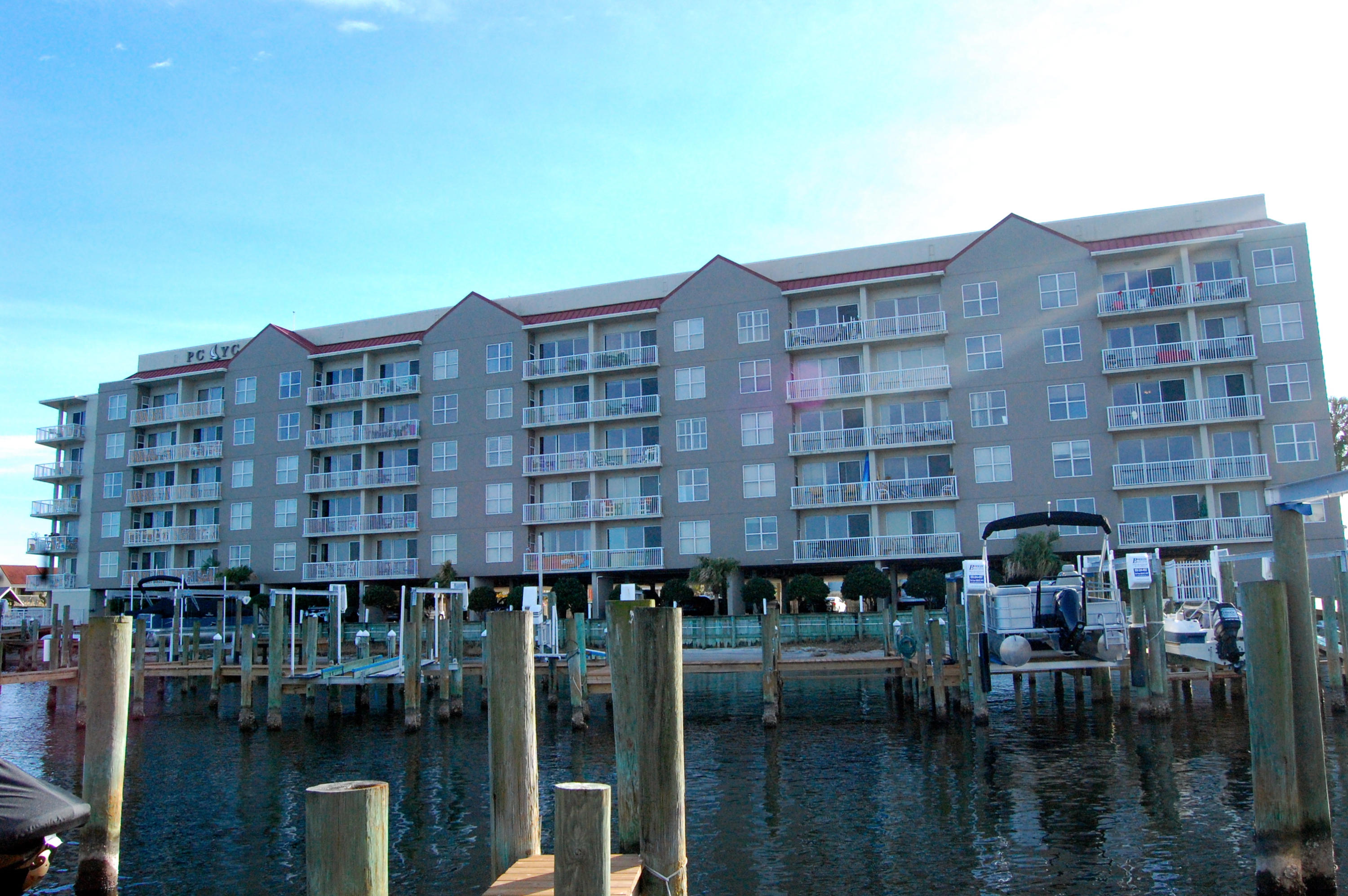 PALM COURT YACHT CLUB - Residential