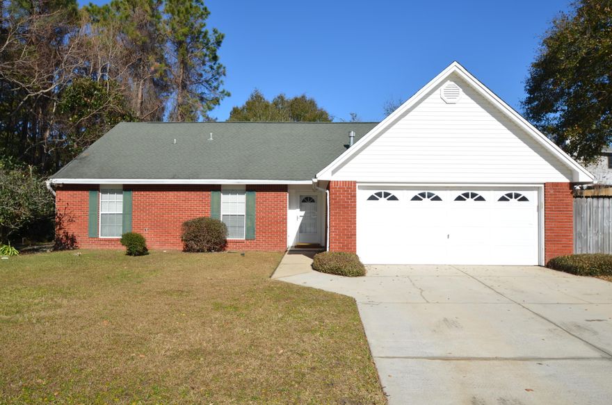 All brick home at the end of a cul-de-sac. This home is on the east side of Parrish Point and sits on a half acre lot. Many fun options with this floor plan to include Master bedroom, 2 full baths and 2 bedrooms downstairs. 2 bedrooms, 1 full bath, and a loft area upstairs that offer a fun and cozy space. 2 skylights in great room bring a lot of natural light. The kitchen has plenty of beautiful cabinets for storage, a movable island, and tile floors. Screened porch offers a delightful space to enjoy downtime. Check it out today!