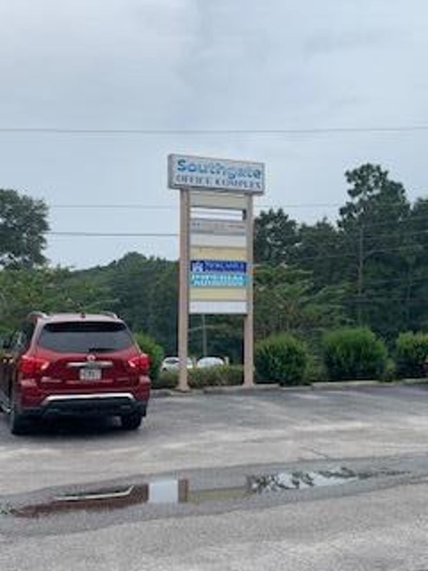 Great place for Doctor or Professional Office. Just off of I-10.