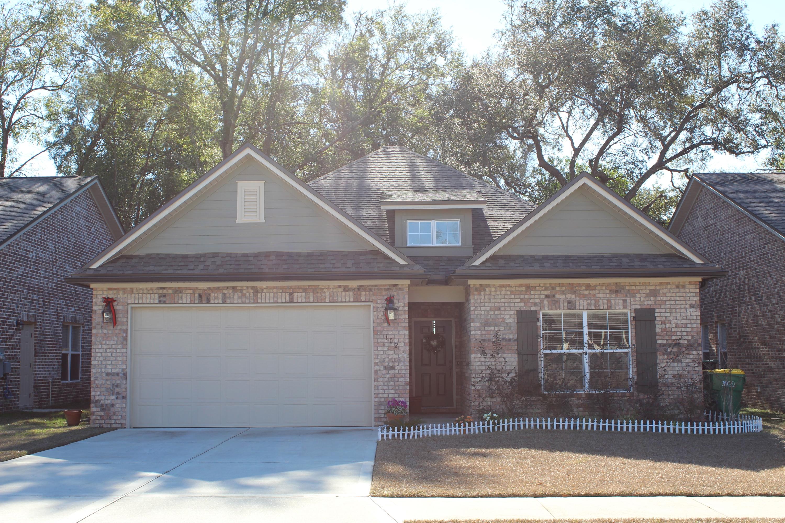 Beautiful almost new 3/2 built by top local builder Randy Wise Homes. This home has been BARELY lived in! Located in the highly desirable Arrowhead neighborhood. No HOA fees! This lovely neighborhood is wonderful for families. Lovely cul-de sac. Sidewalks and neighborhood block parties are a common occurrence. This Prime Niceville location just minutes to Eglin & 20 minutes to Hurlburt.This great home has an open floor plan with a large living room and dining room that are open to the gorgeous kitchen. The master bathroom has a garden tub, his and hers vanities and large walk in closet. And the laundry room even has a built in sink and cabinetry. Low maintenance backyard with woods behind for extra privacy. Don't wait! This wont last!