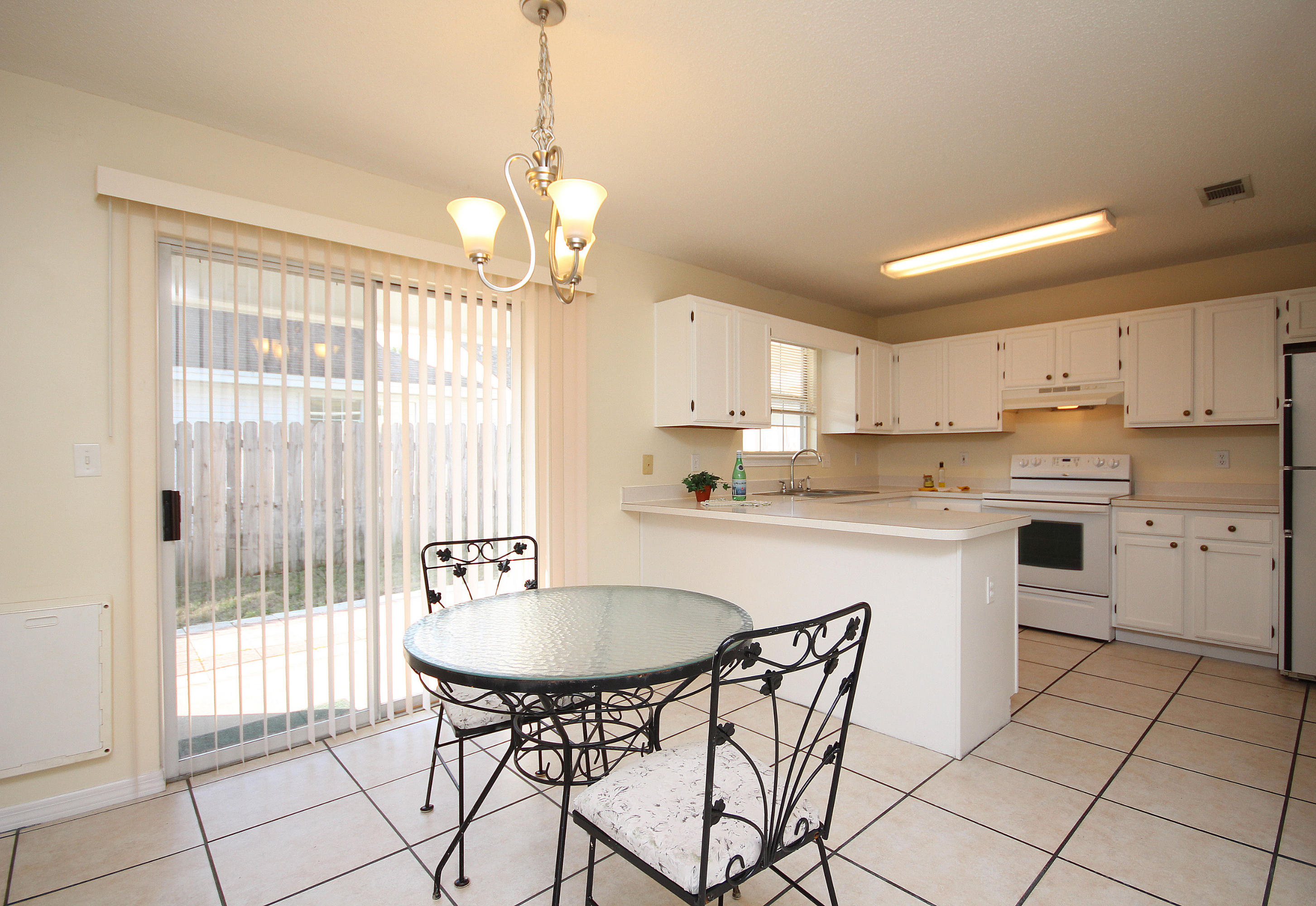 ROANOKE VILLAGE S/D - Residential