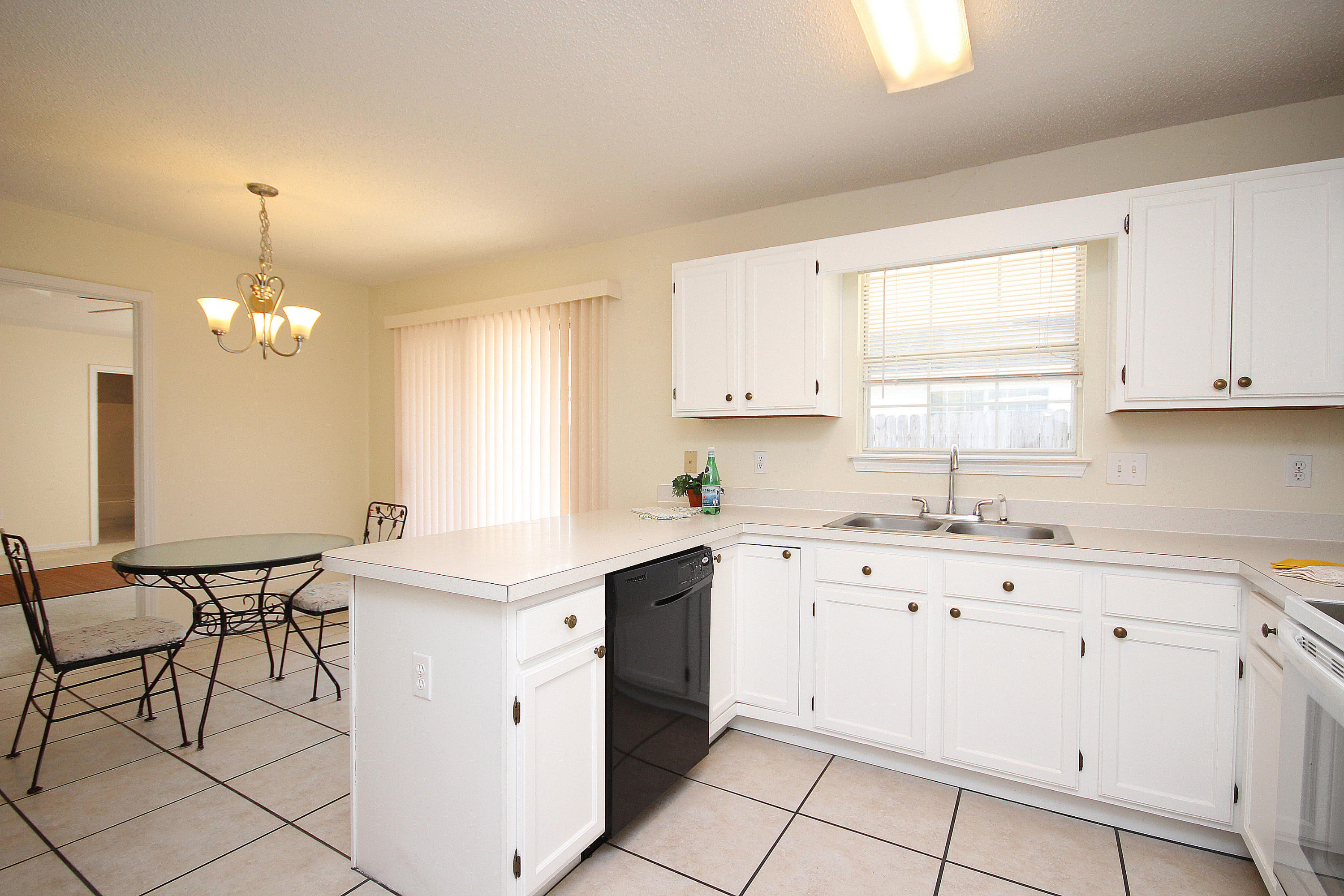 ROANOKE VILLAGE S/D - Residential