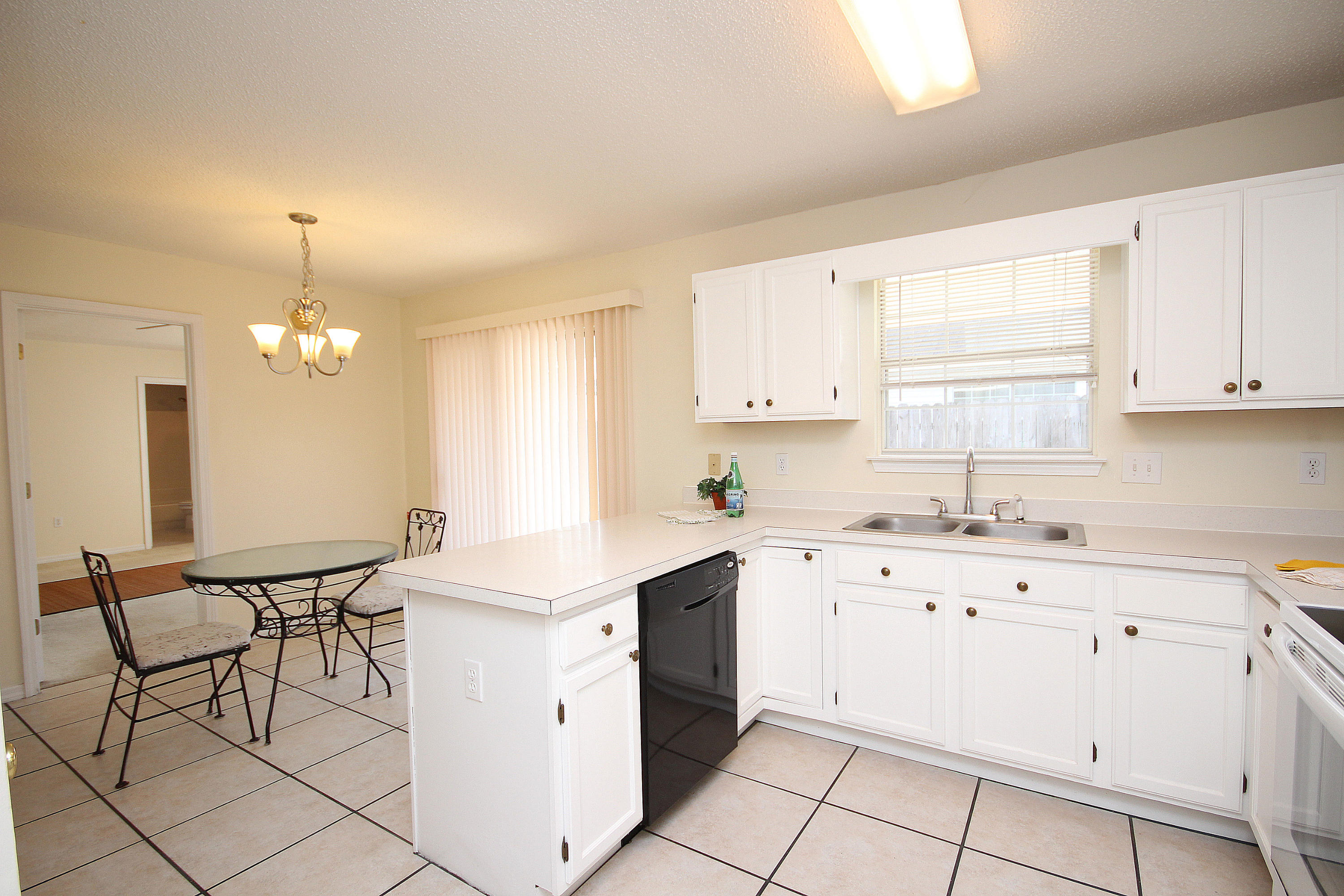 ROANOKE VILLAGE S/D - Residential