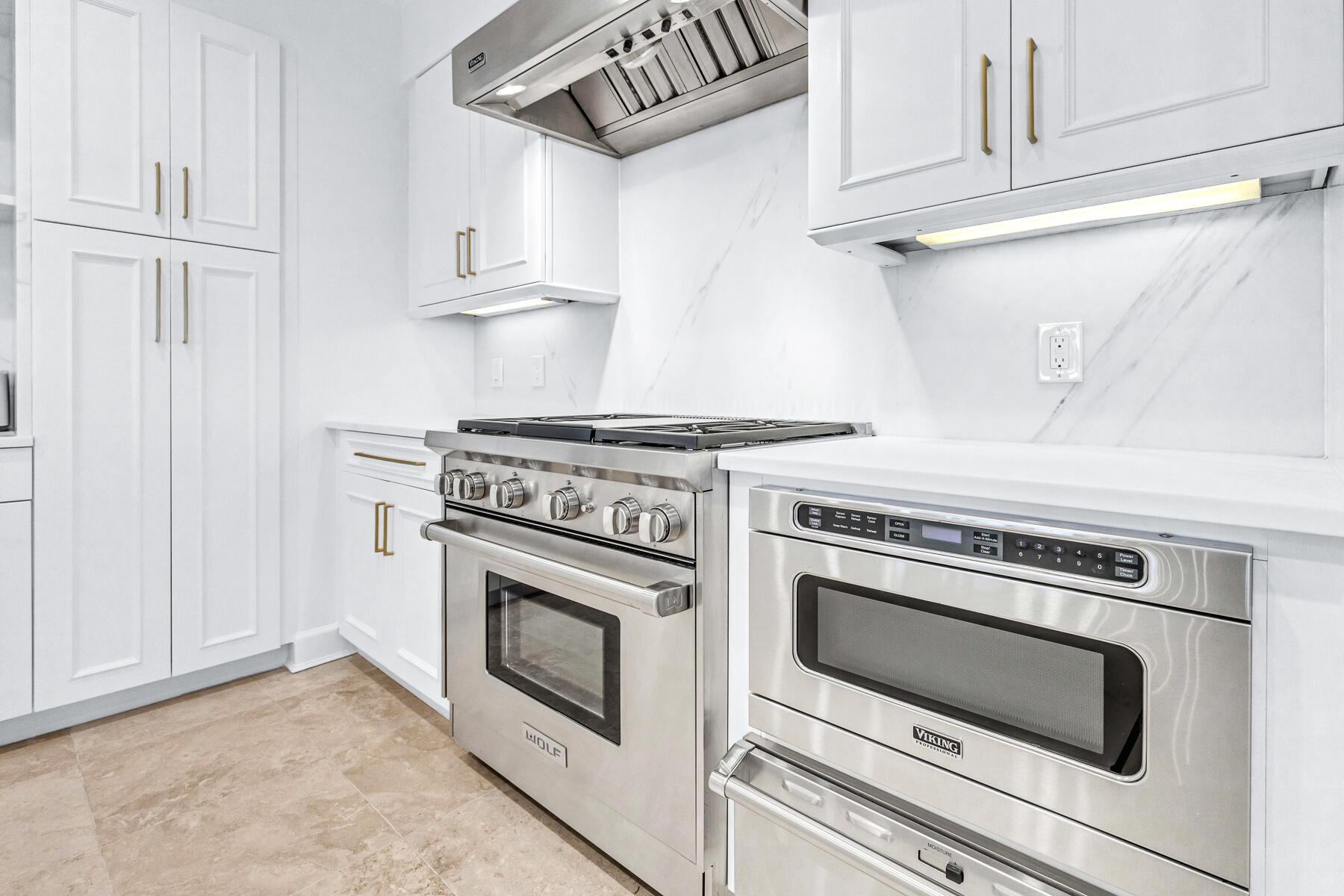 ONE WATER PLACE AT KELLY PLANTATION - Residential