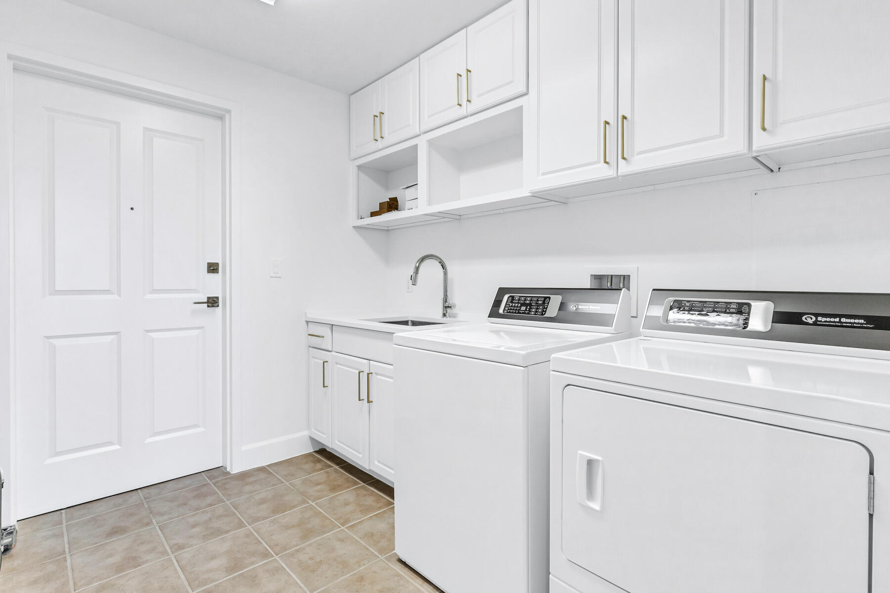 ONE WATER PLACE AT KELLY PLANTATION - Residential