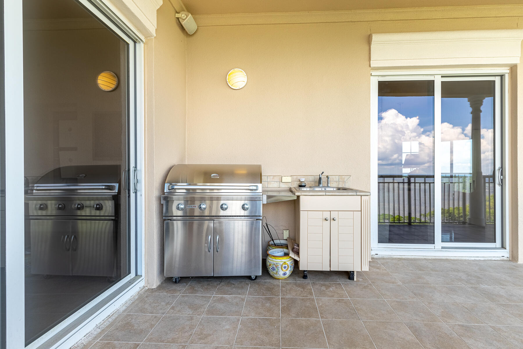 ONE WATER PLACE AT KELLY PLANTATION - Residential